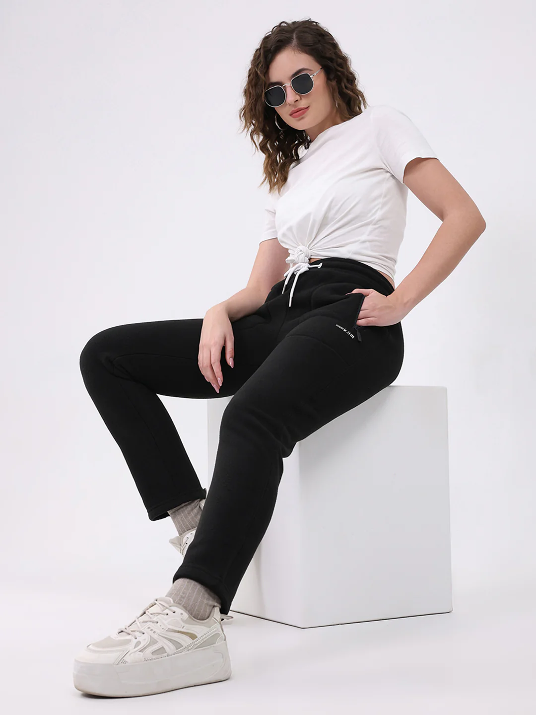 Rock.it Women Black Solid Regular Fit Winter Lower - Image 2