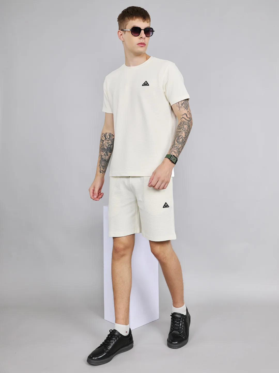 Rock.it Men Off White Self Design Round Neck Half Sleeve Cords Set - Image 8
