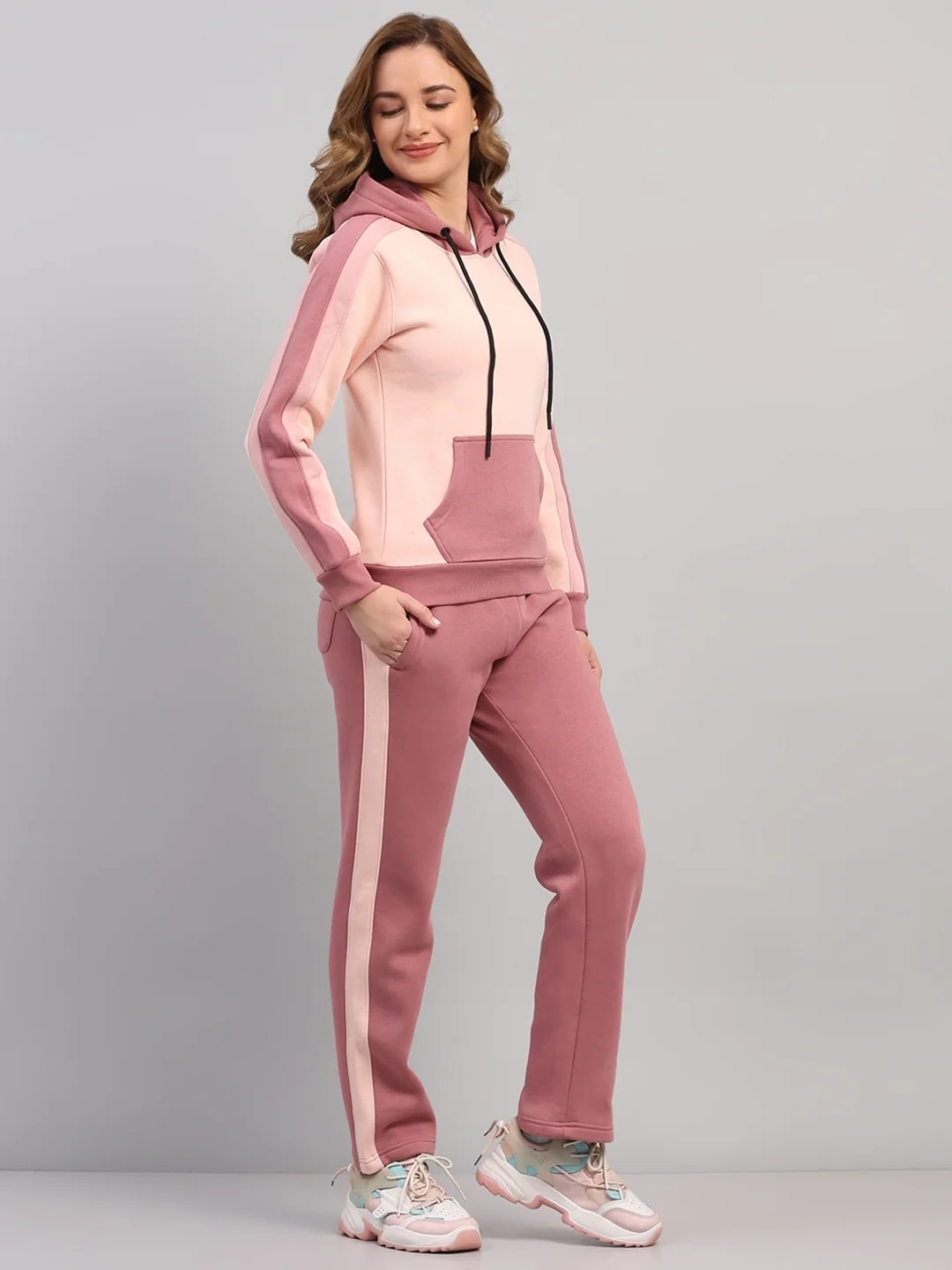 Rock.it Women Mauve Solid Hooded Full Sleeve Winter Tracksuit - Image 4