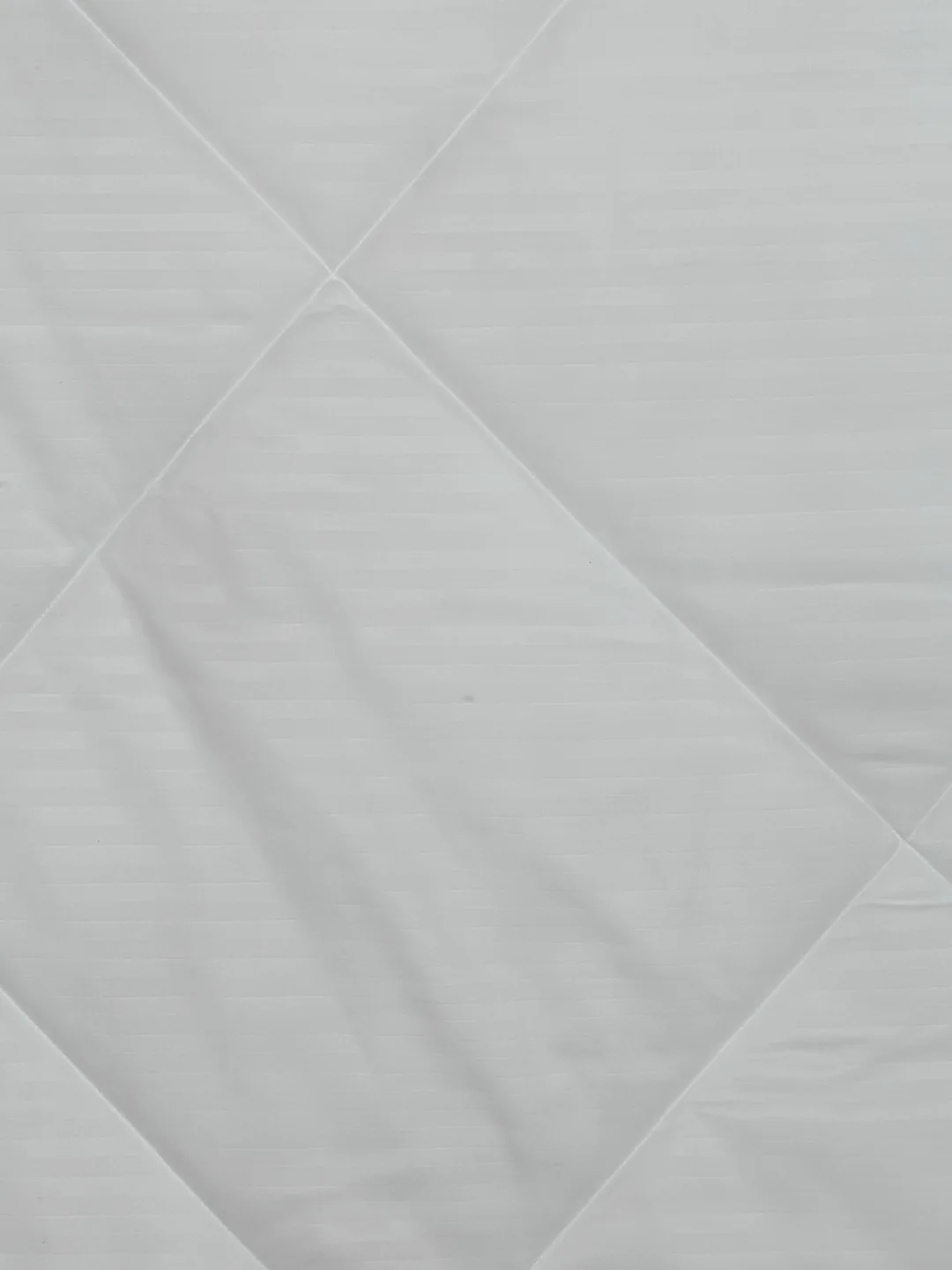 Solid King Size 3 Ply 130 GSM Comforter Hotel Essential Collection Weight 2.42 kg - Image 6