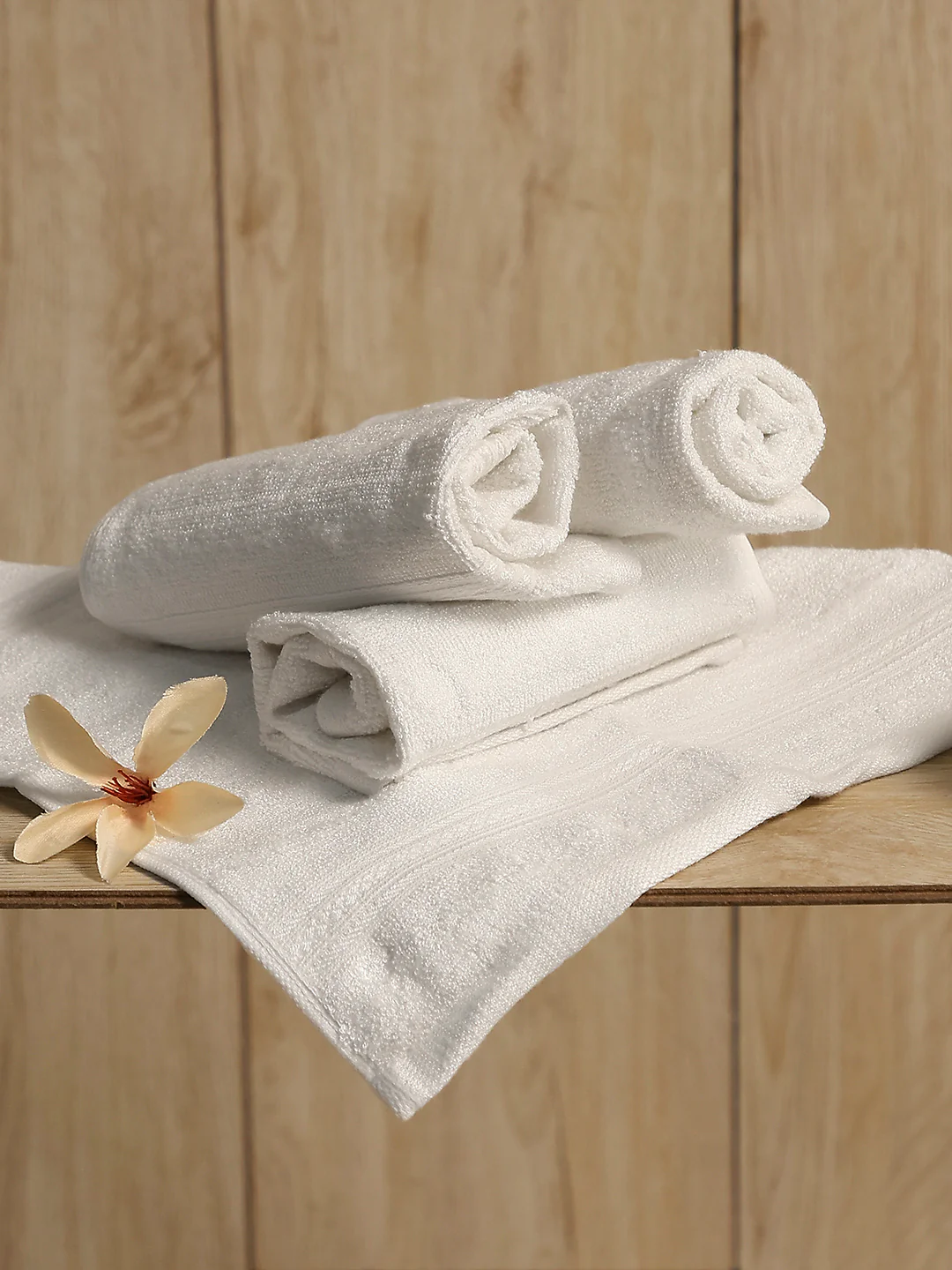 White Cotton Solid 600 GSM Face Towel (Pack of 4)