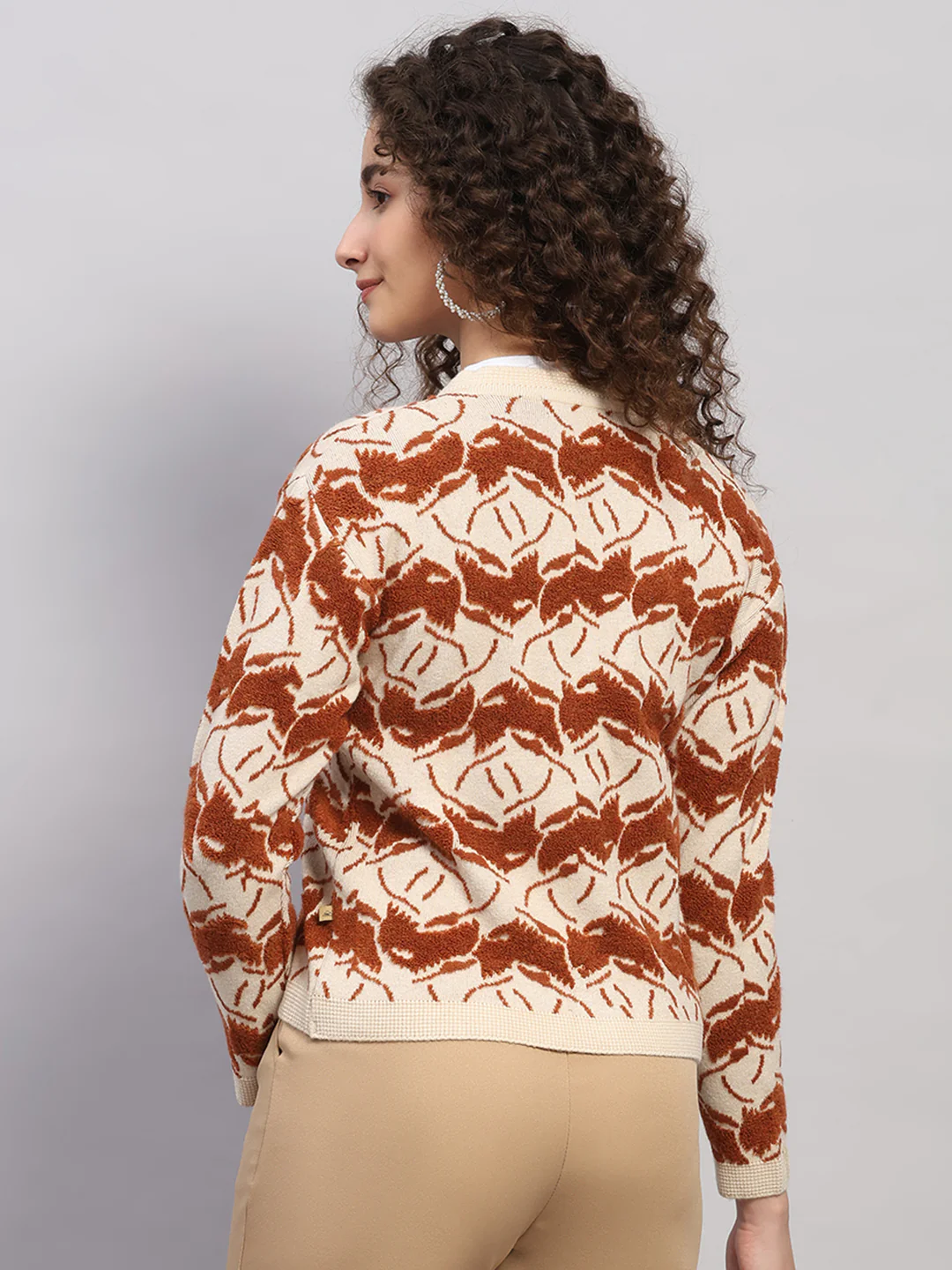 Women Beige Jaquard V Neck Full Sleeve Cardigan - Image 5