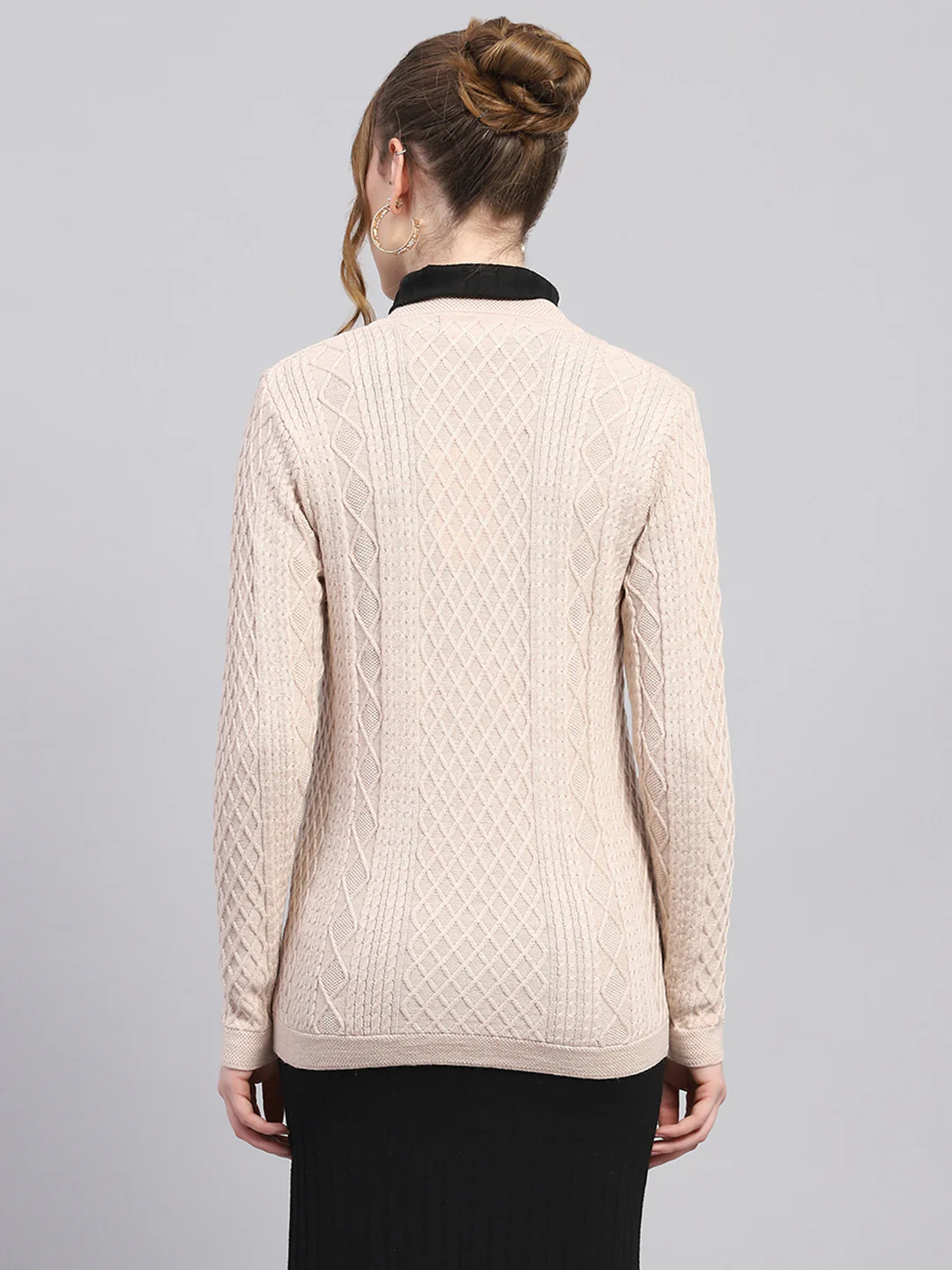 Women Beige Self Design V Neck Full Sleeve Cardigan - Image 5