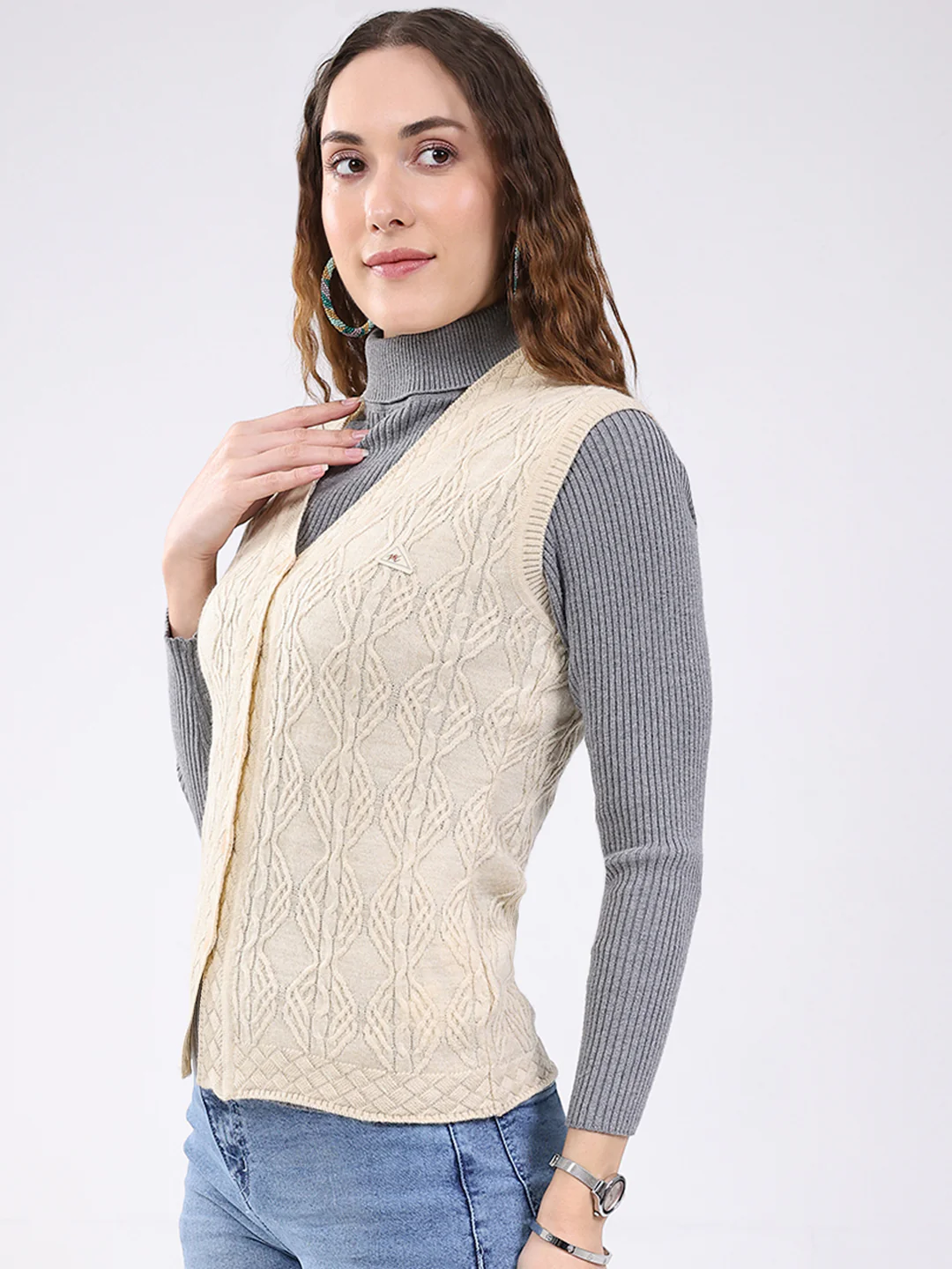 Women Beige Self Design V Neck Sleeveless Cardigan - Image 3