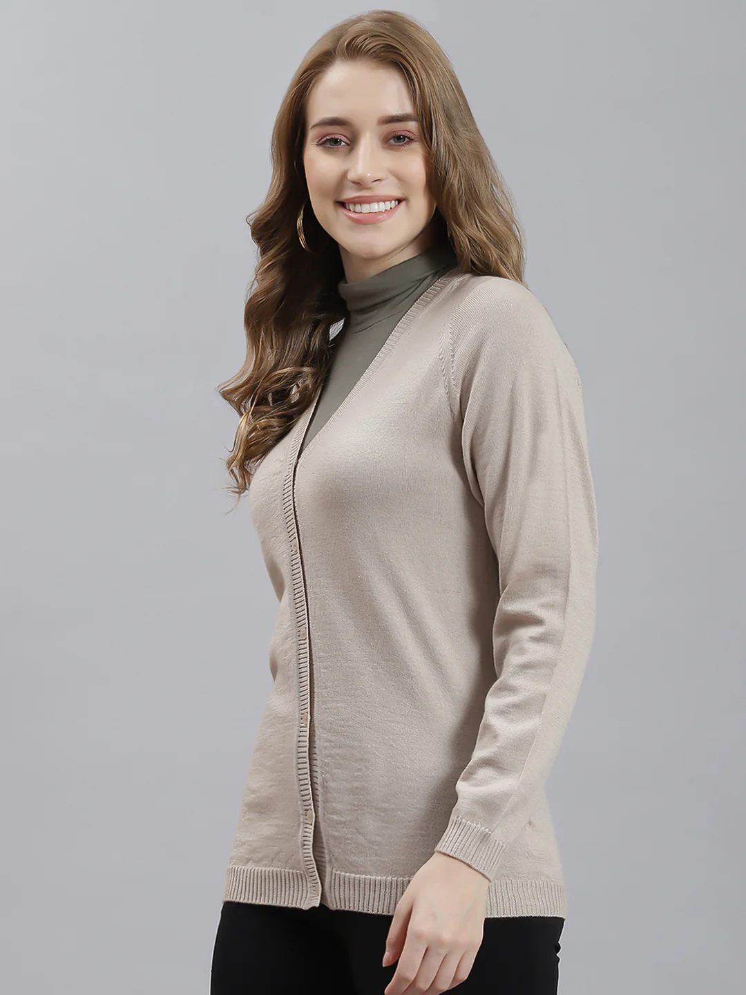 Women Beige Solid Cardigan - Image 4