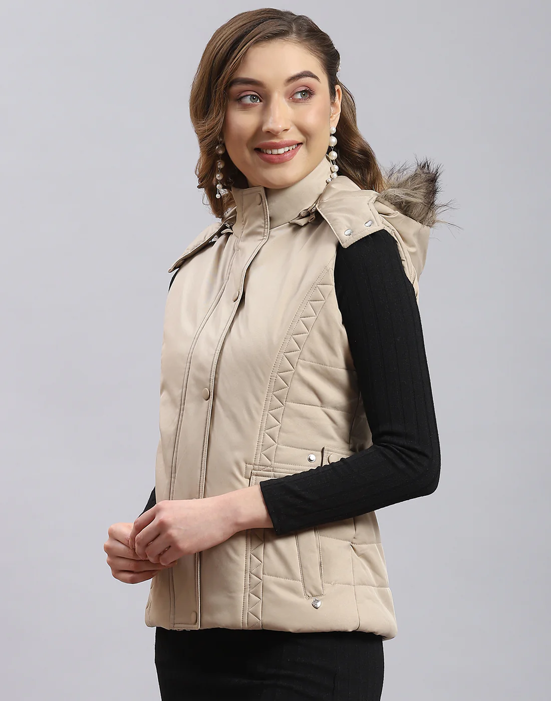 Women Beige Solid Hooded Sleeveless Jacket - Image 3
