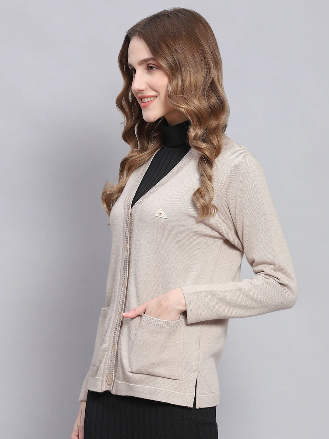 Women Beige Solid V Neck Full Sleeve Cardigans - Image 3