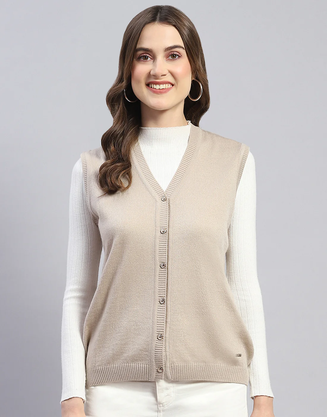 Women Beige Solid V Neck Sleeveless Cardigan - Image 2