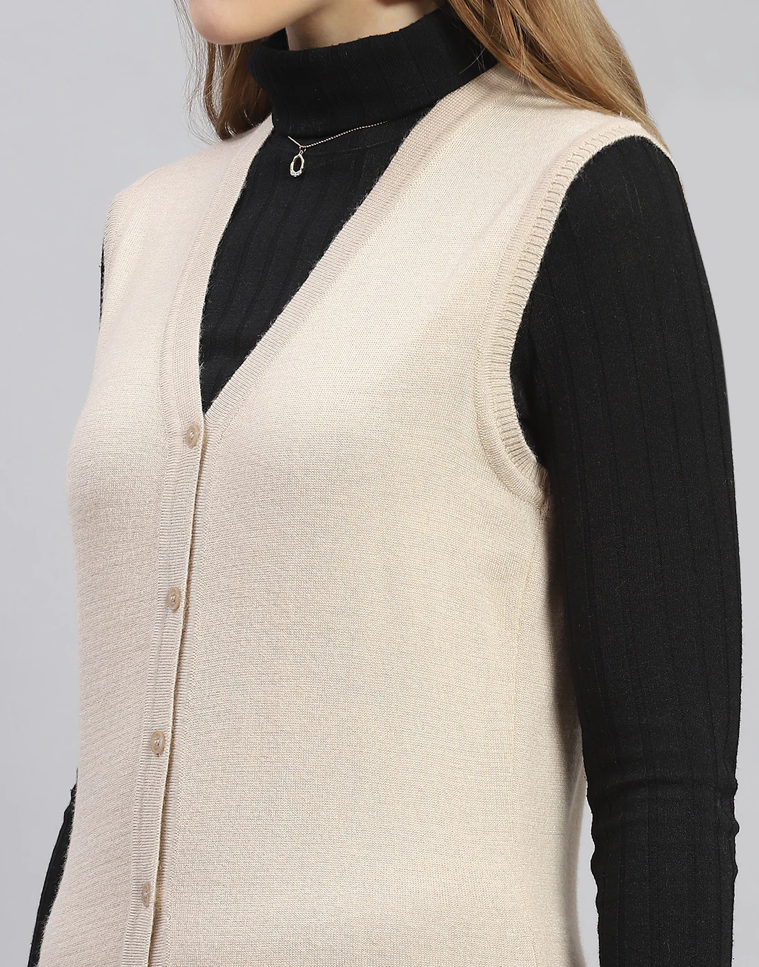 Women Beige Solid V Neck Sleeveless Cardigan - Image 6
