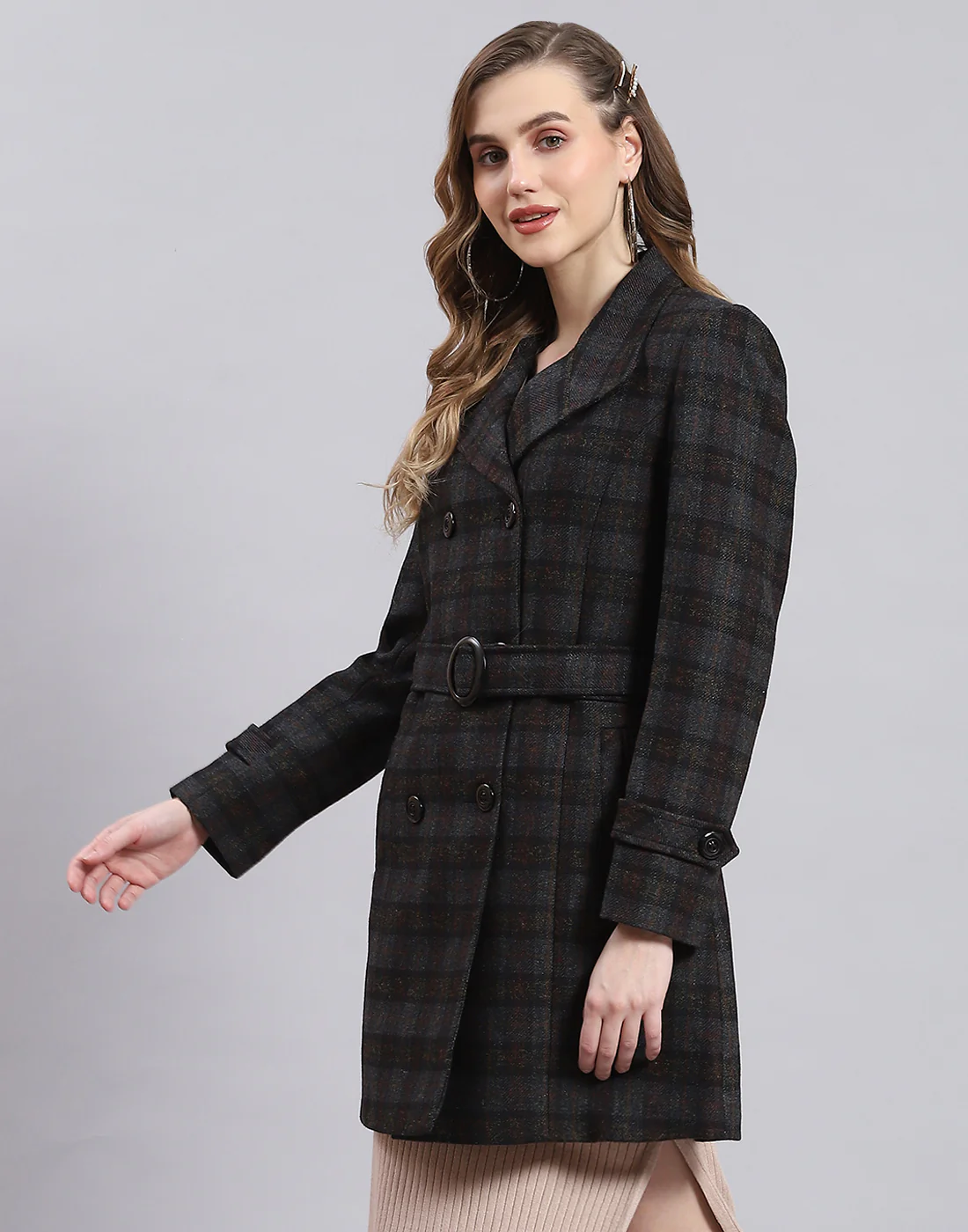 Women Black Check Lapel Collar Full Sleeve Coat - Image 3