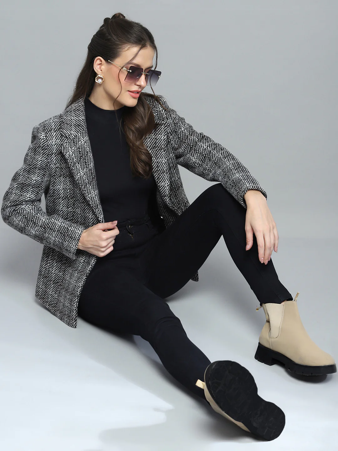 Women Black Check Notch Lapel Collar Full Sleeve Coat - Image 2