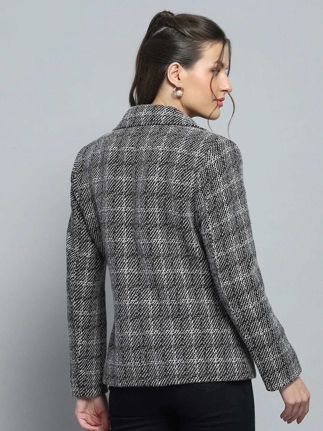 Women Black Check Notch Lapel Collar Full Sleeve Coat - Image 5