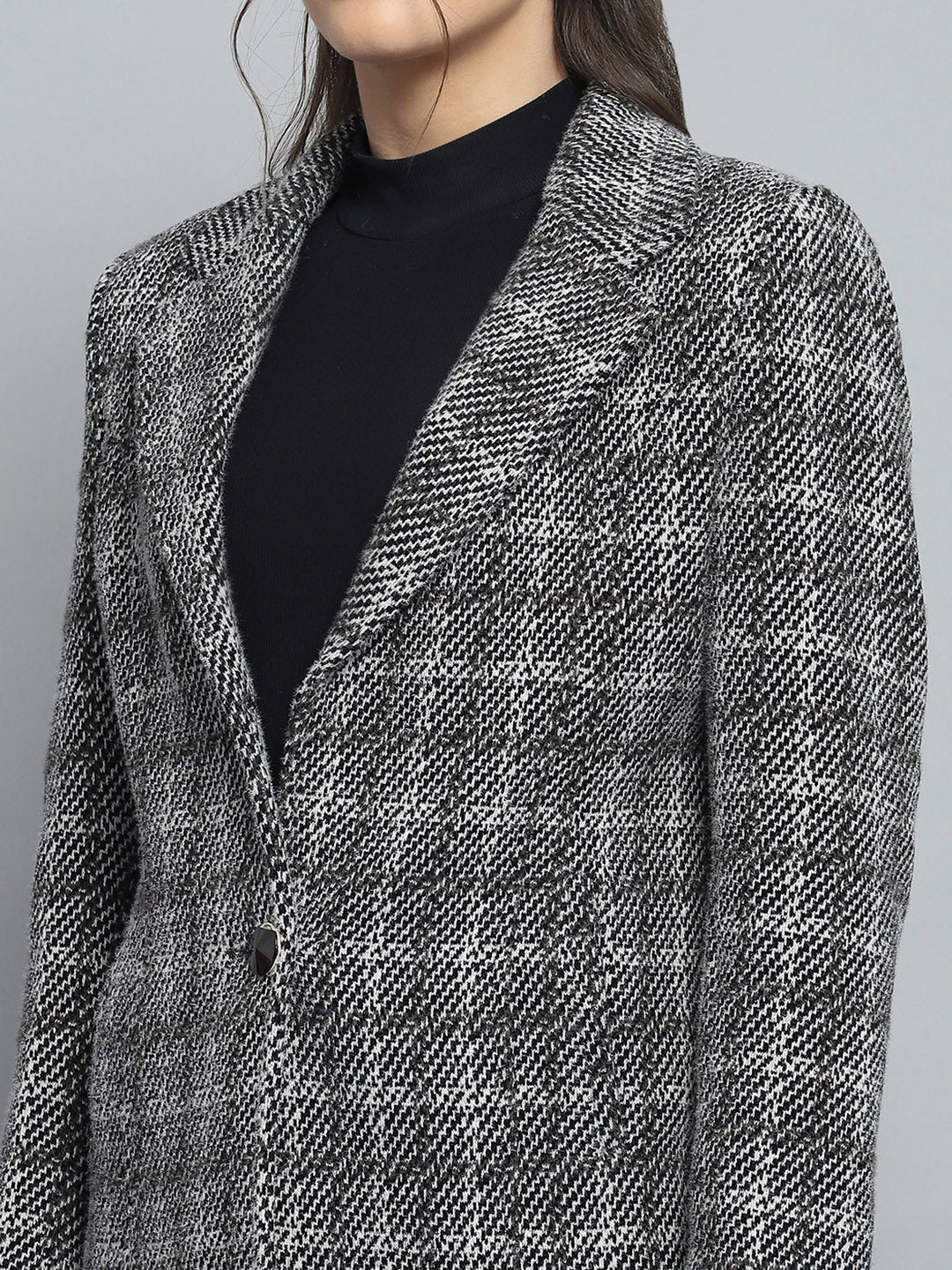 Women Black Check Notch Lapel Collar Full Sleeve Coat - Image 7