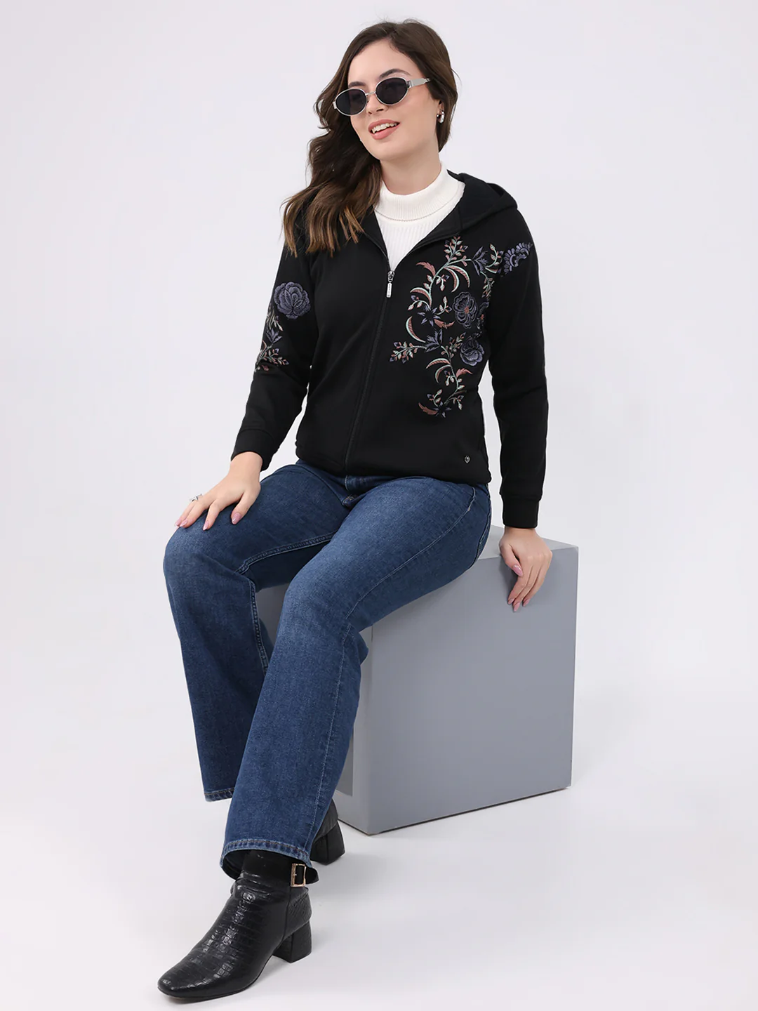 Women Black Embroidered Hooded Full Sleeve Sweatshirt - Image 2
