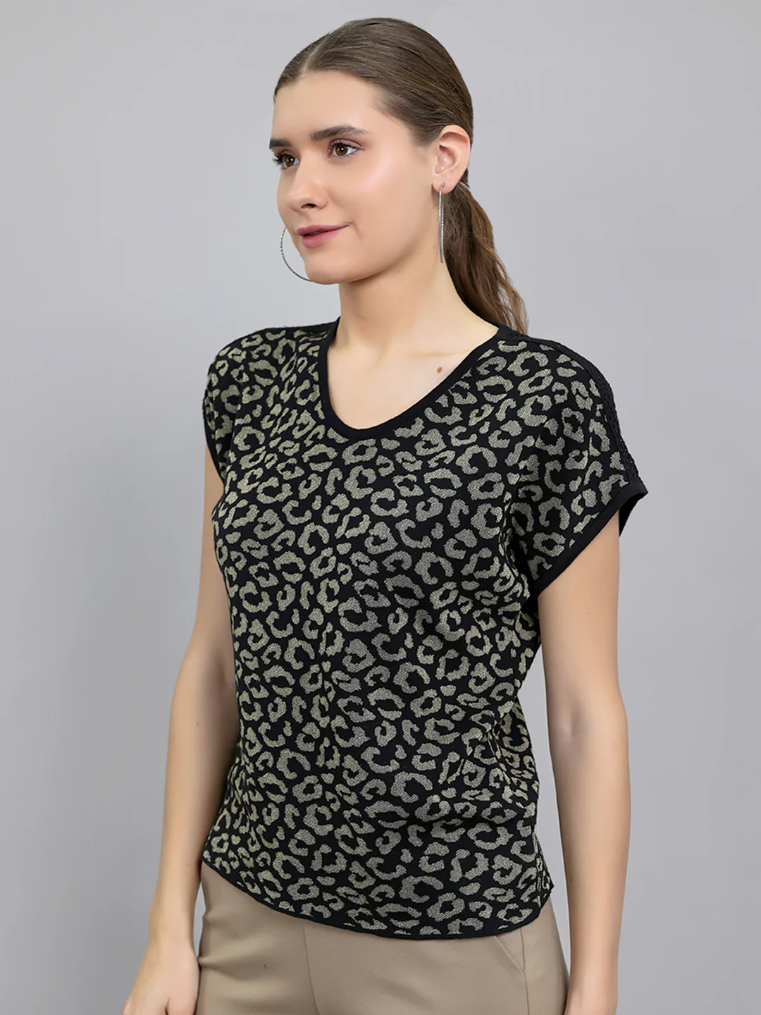 Women Black Jacquard V Neck Half Sleeve Top - Image 2