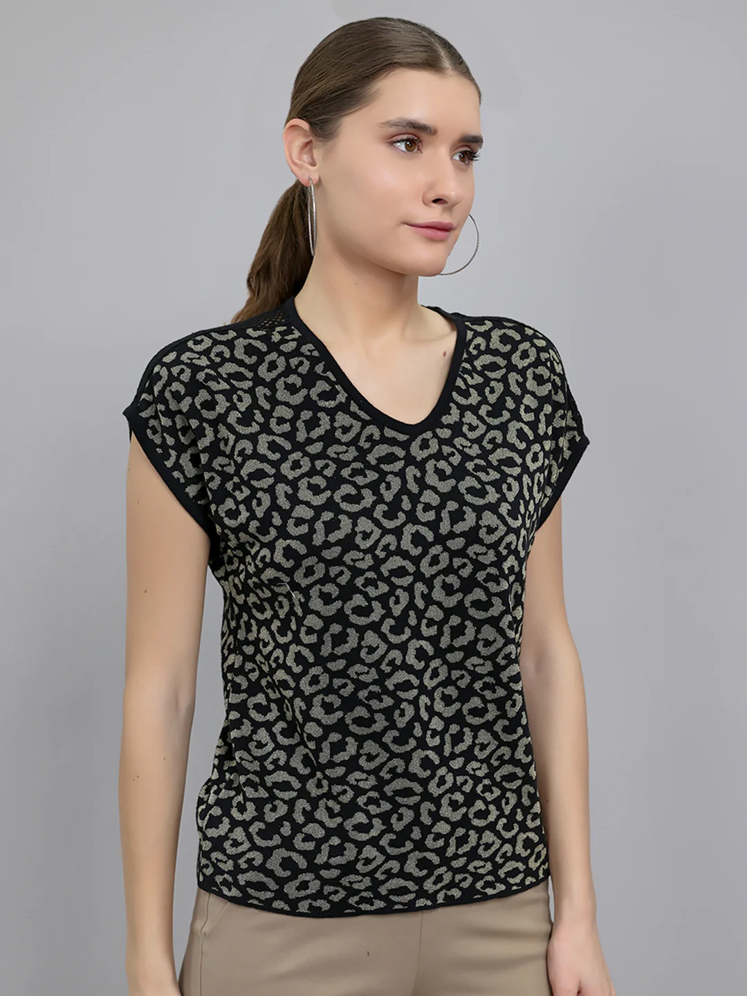 Women Black Jacquard V Neck Half Sleeve Top - Image 3