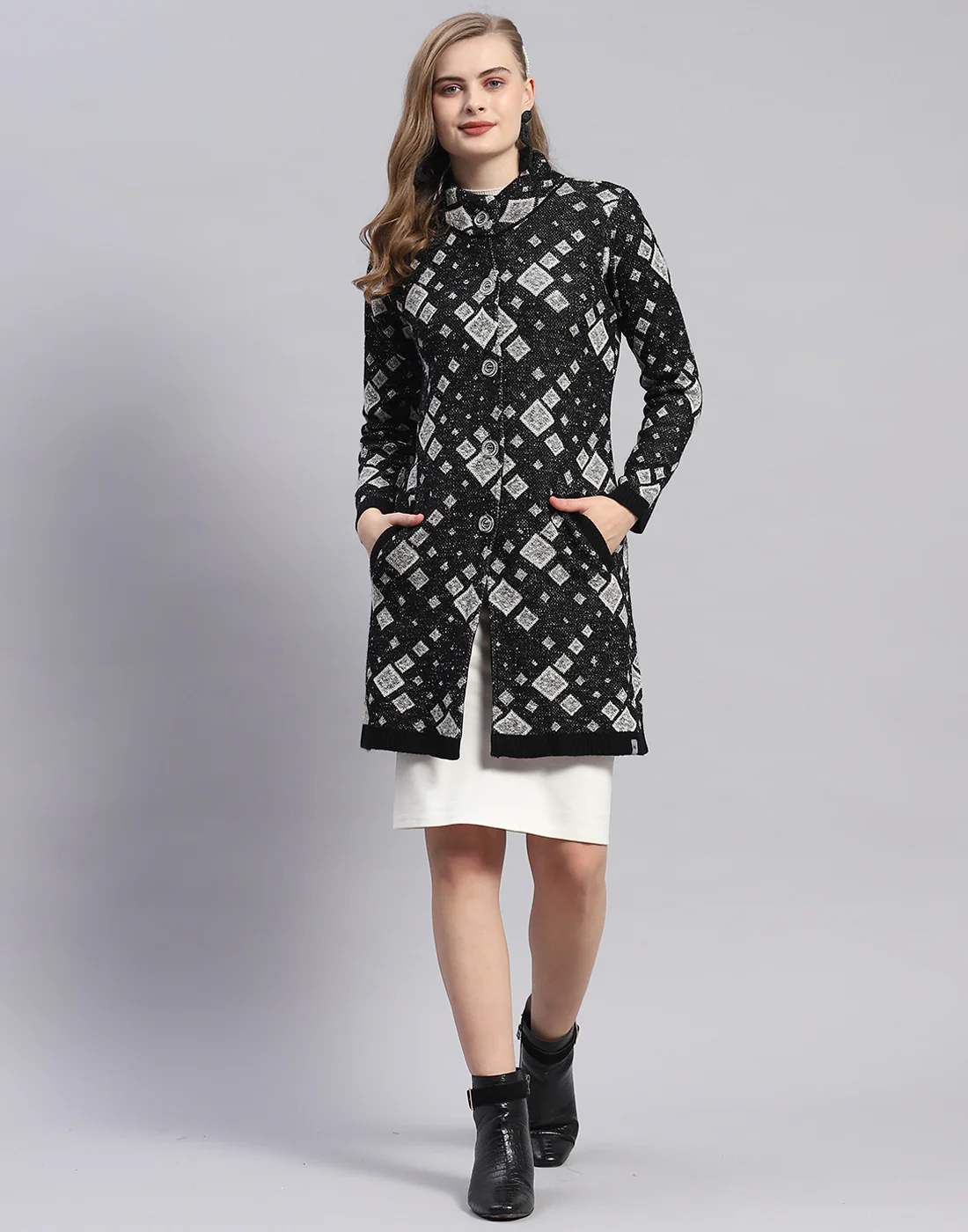Women Black Jaquard Round Neck Full Sleeve Coat - Image 2