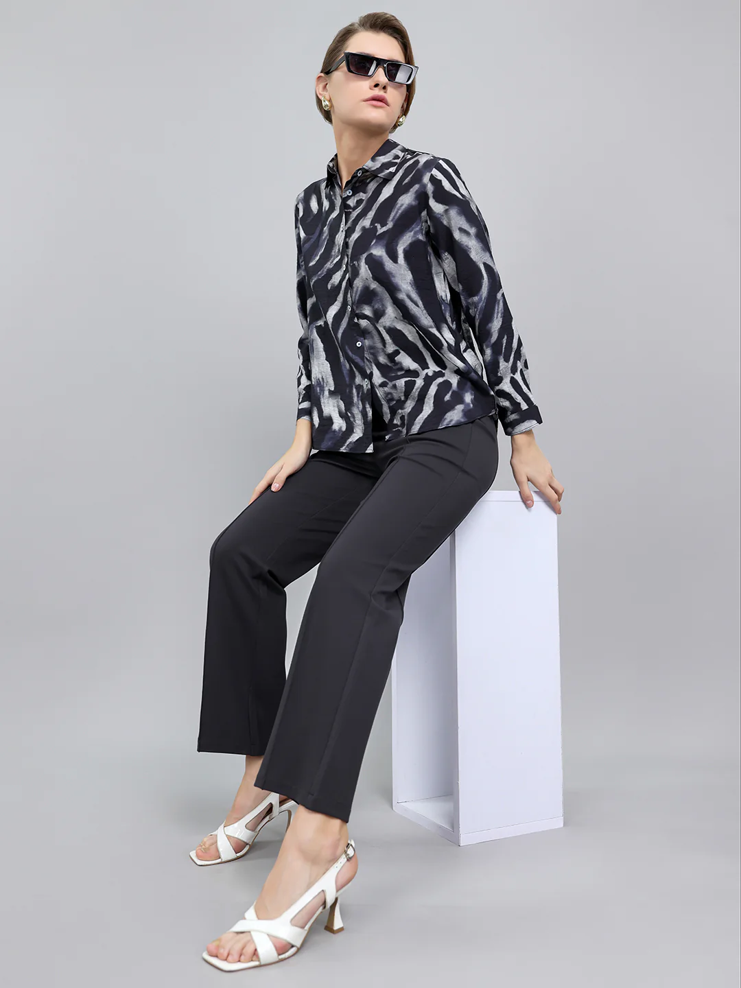 Women Black Printed Collar Full Sleeve Top - Image 6