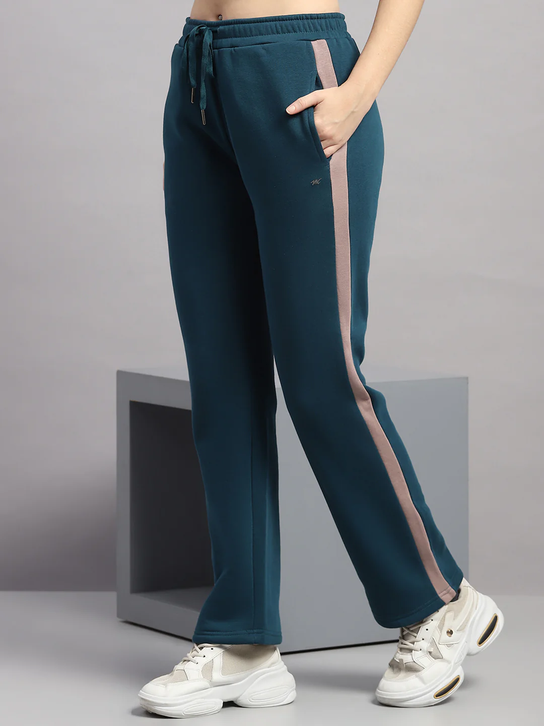 Women Black Printed Hooded Full Sleeve Winter Tracksuit - Image 8