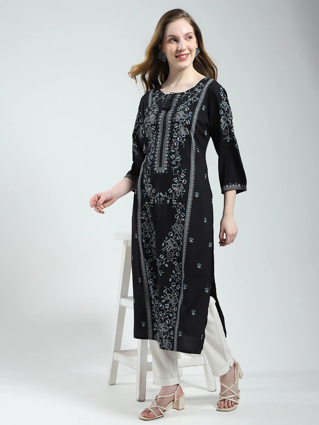 Women Black Printed Round Neck 3/4th Sleeve Kurti - Image 2