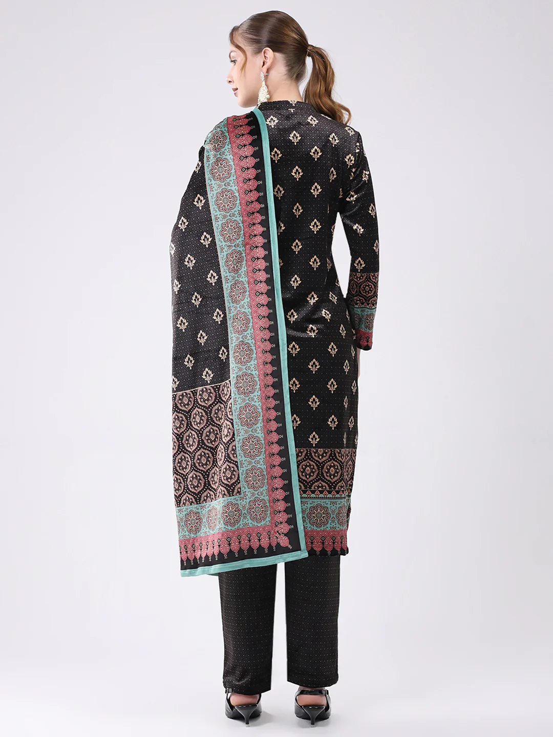 Women Black Printed Round Neck Full Sleeve Kurti Set for Winter - Image 5