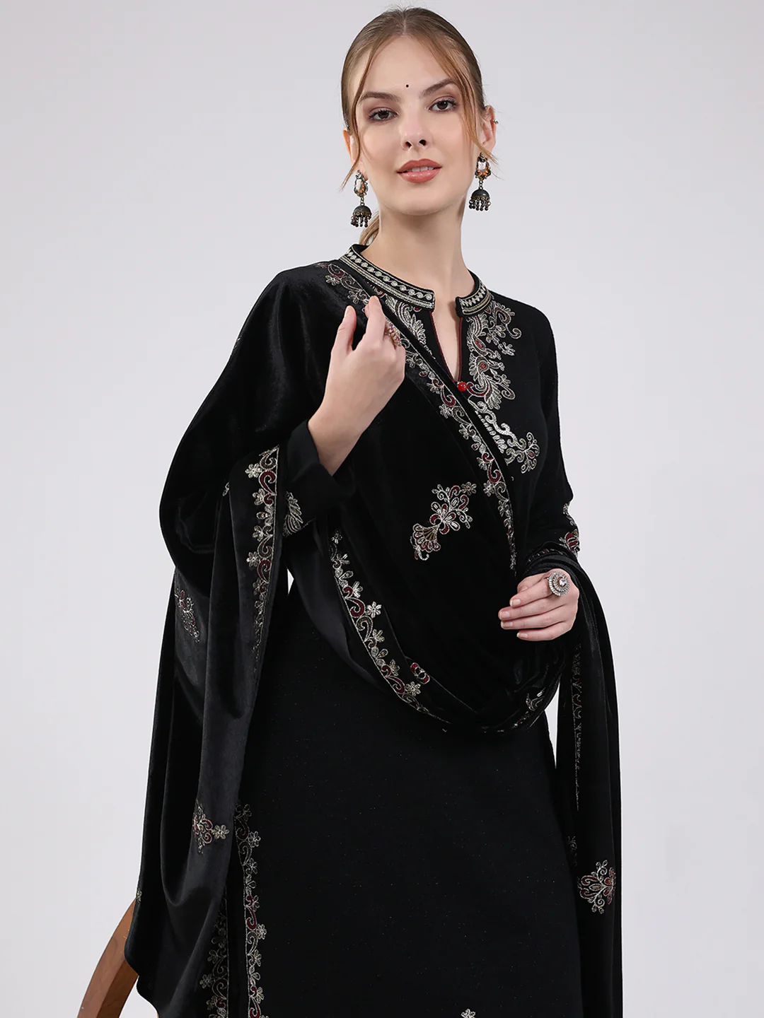 Women Black Printed Round Neck Full Sleeve Kurti Set for Winter - Image 3