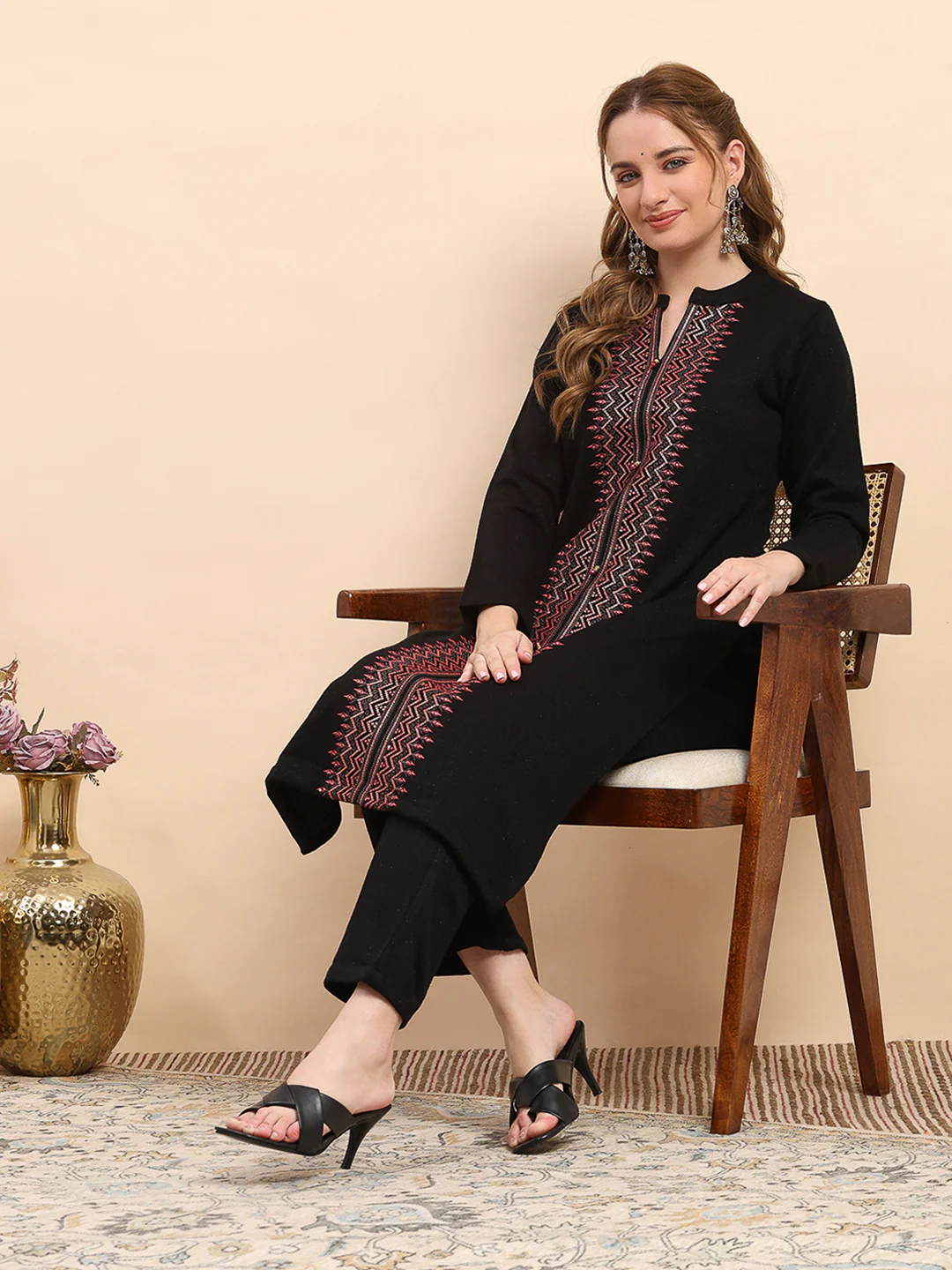Women Black Printed Round Neck Full Sleeve Kurti Set for Winter - Image 2