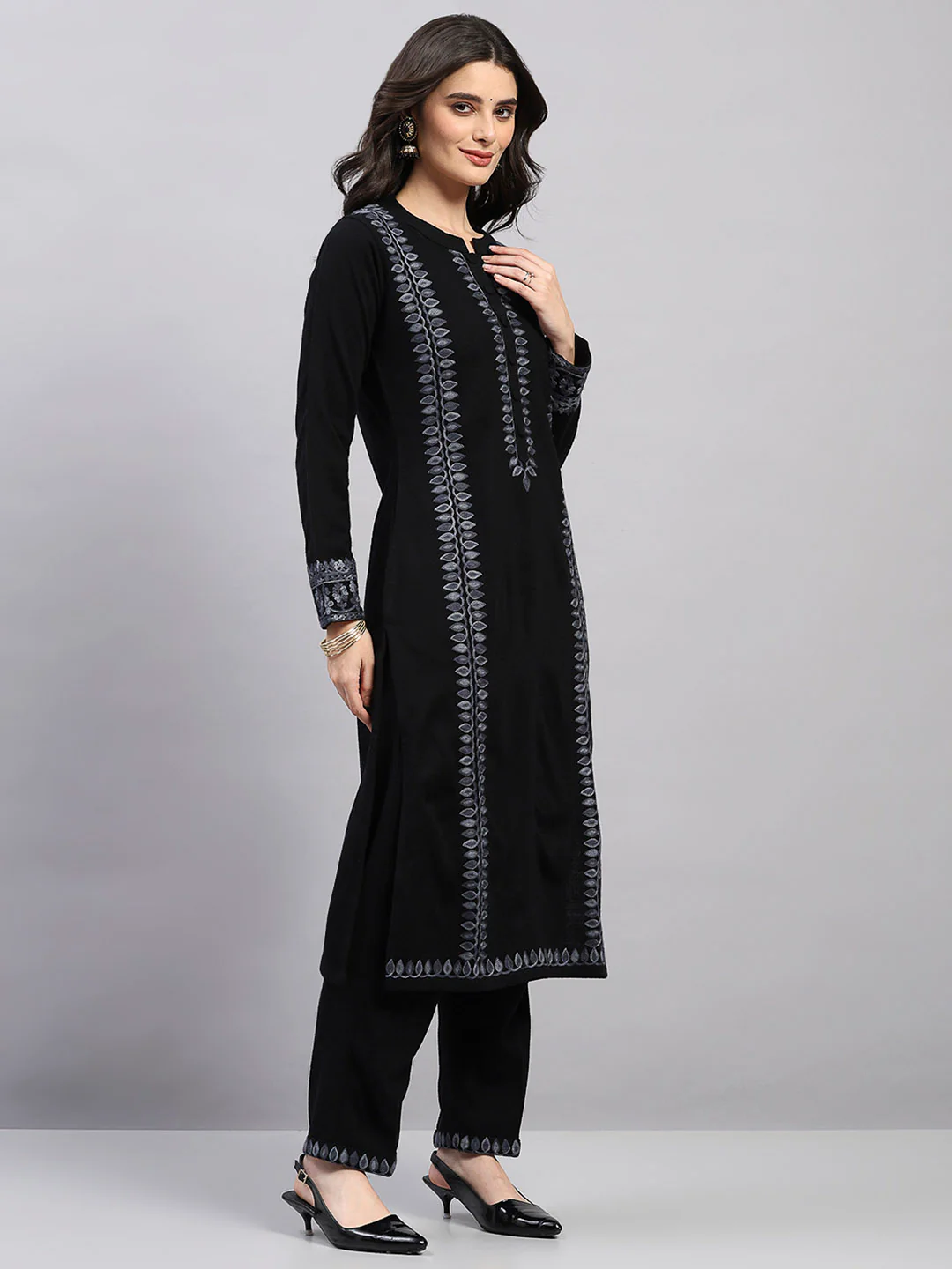 Women Black Printed Round Neck Full Sleeve Kurti Set for Winter - Image 5