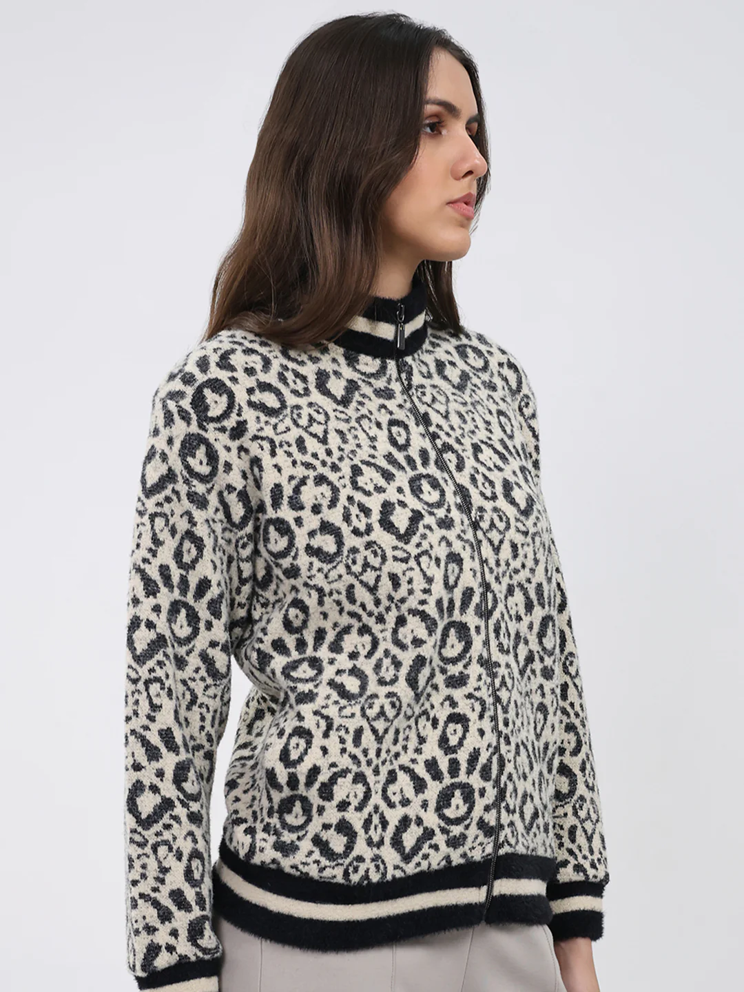 Women Black Printed Round Neck Full Sleeve Sweatshirt - Image 4