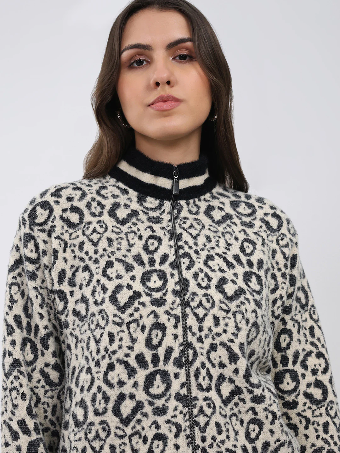Women Black Printed Round Neck Full Sleeve Sweatshirt - Image 7