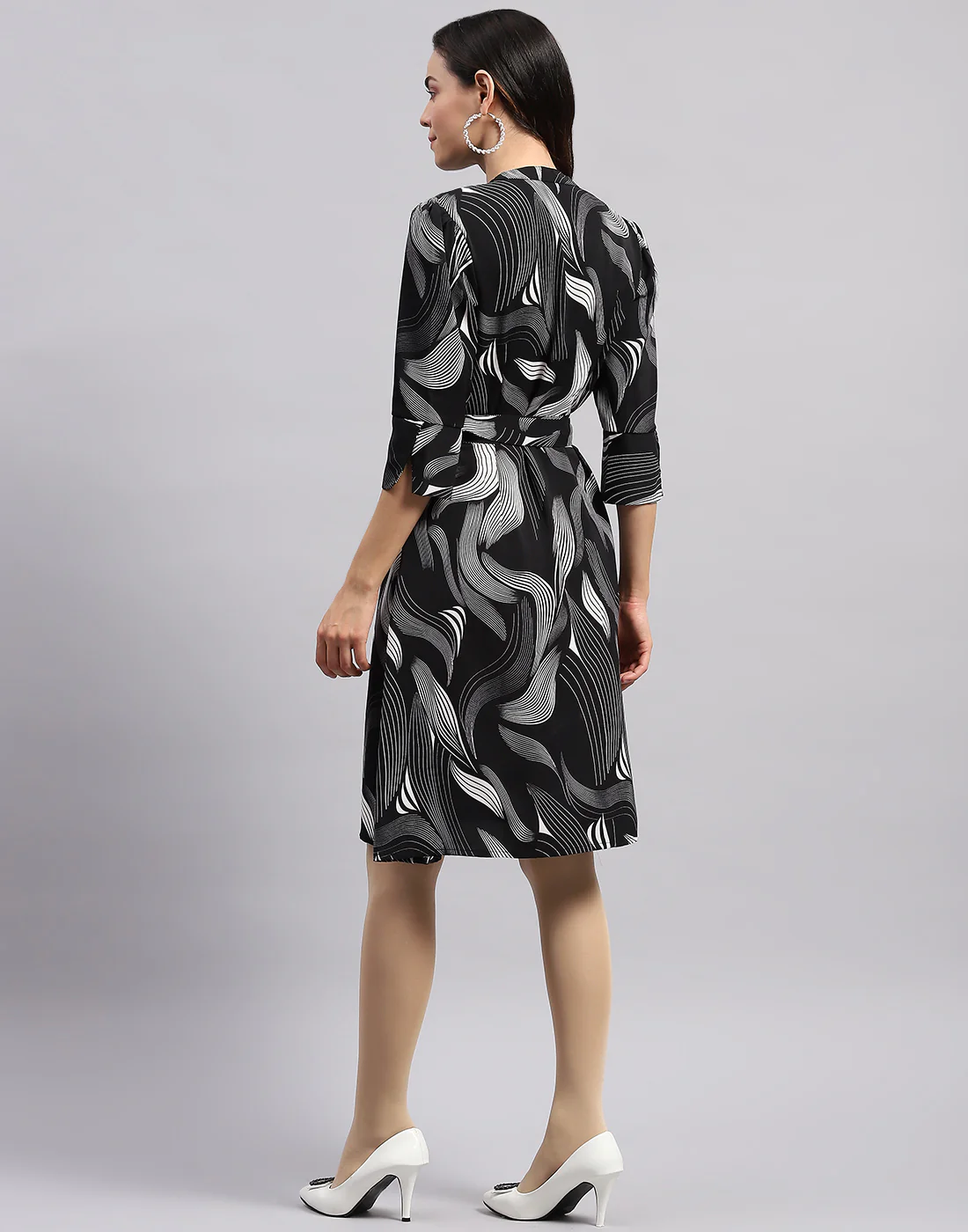 Women Black Printed V Neck 3/4 Sleeve Tunic - Image 6