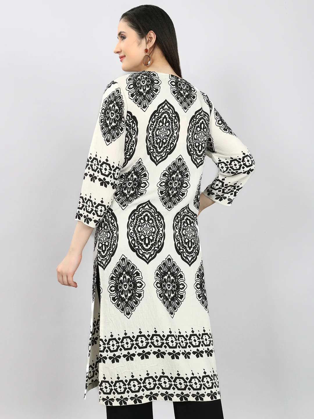 Women Black Printed V Neck 3/4th Sleeve Kurti - Image 4