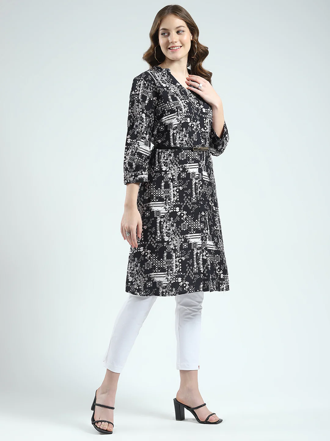 Women Black Printed Round Neck 3/4th Sleeve Tunic - Image 4