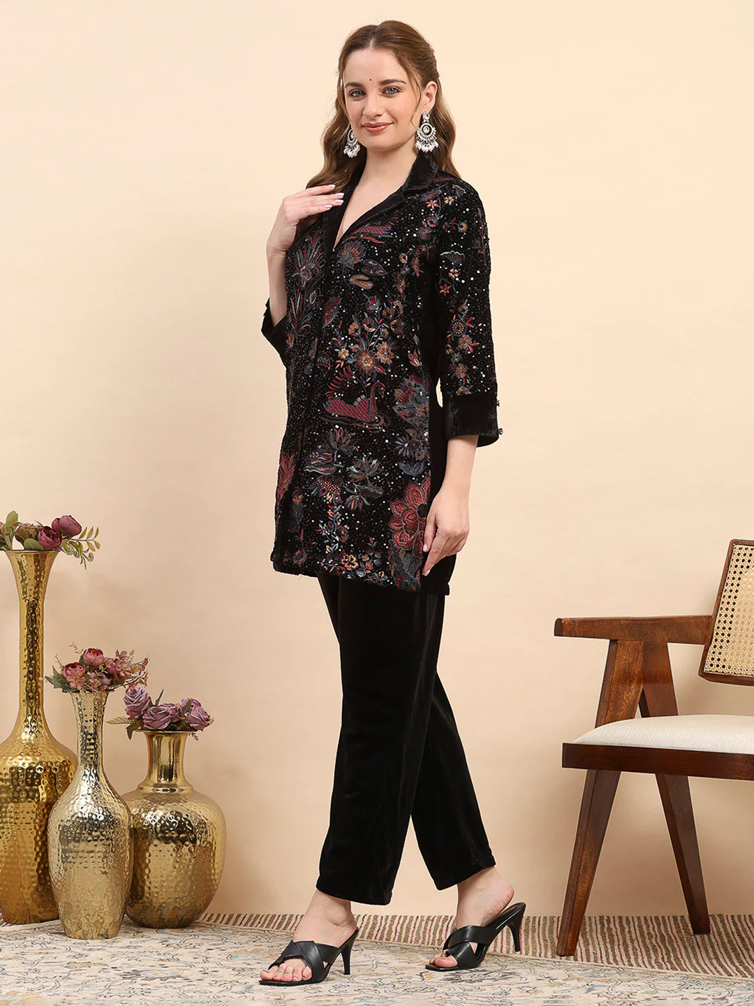 Women Black Printed V Neck Full Sleeve Kurti Set for Winter - Image 3