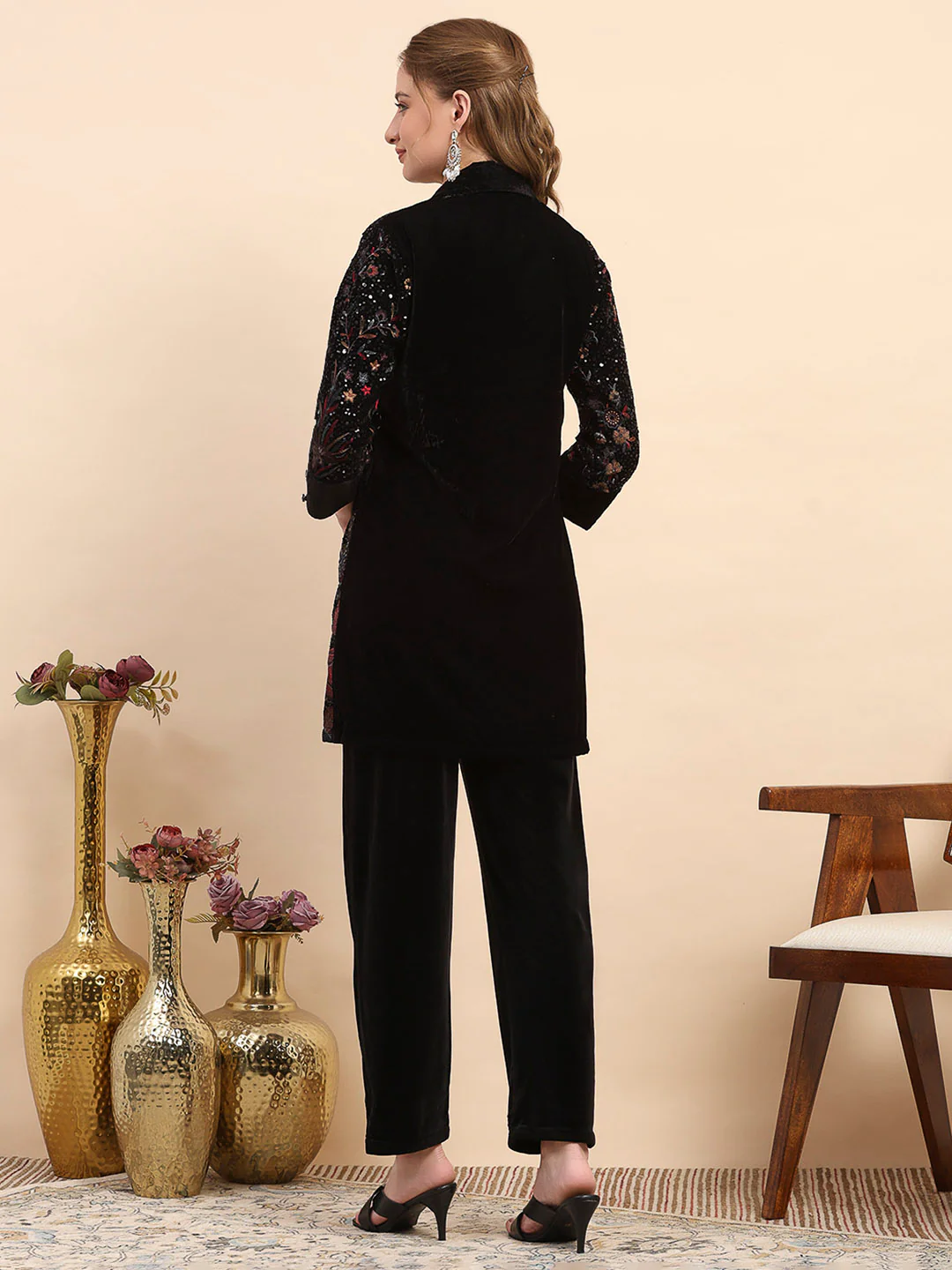 Women Black Printed V Neck Full Sleeve Kurti Set for Winter - Image 5