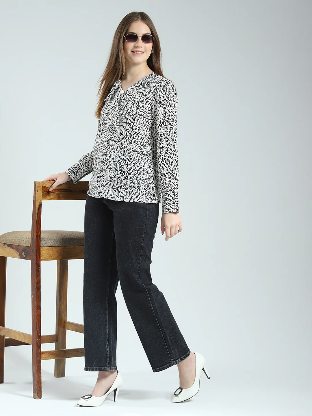 Women Black Printed V Neck Full Sleeve Top - Image 2