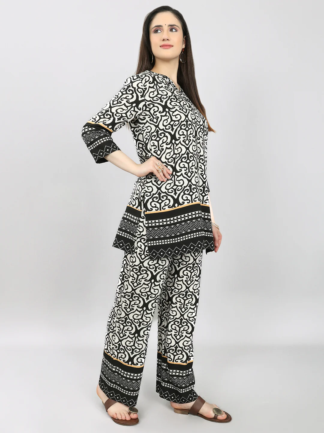 Women Black Printed V Neck Half Sleeve Kurti Set - Image 3