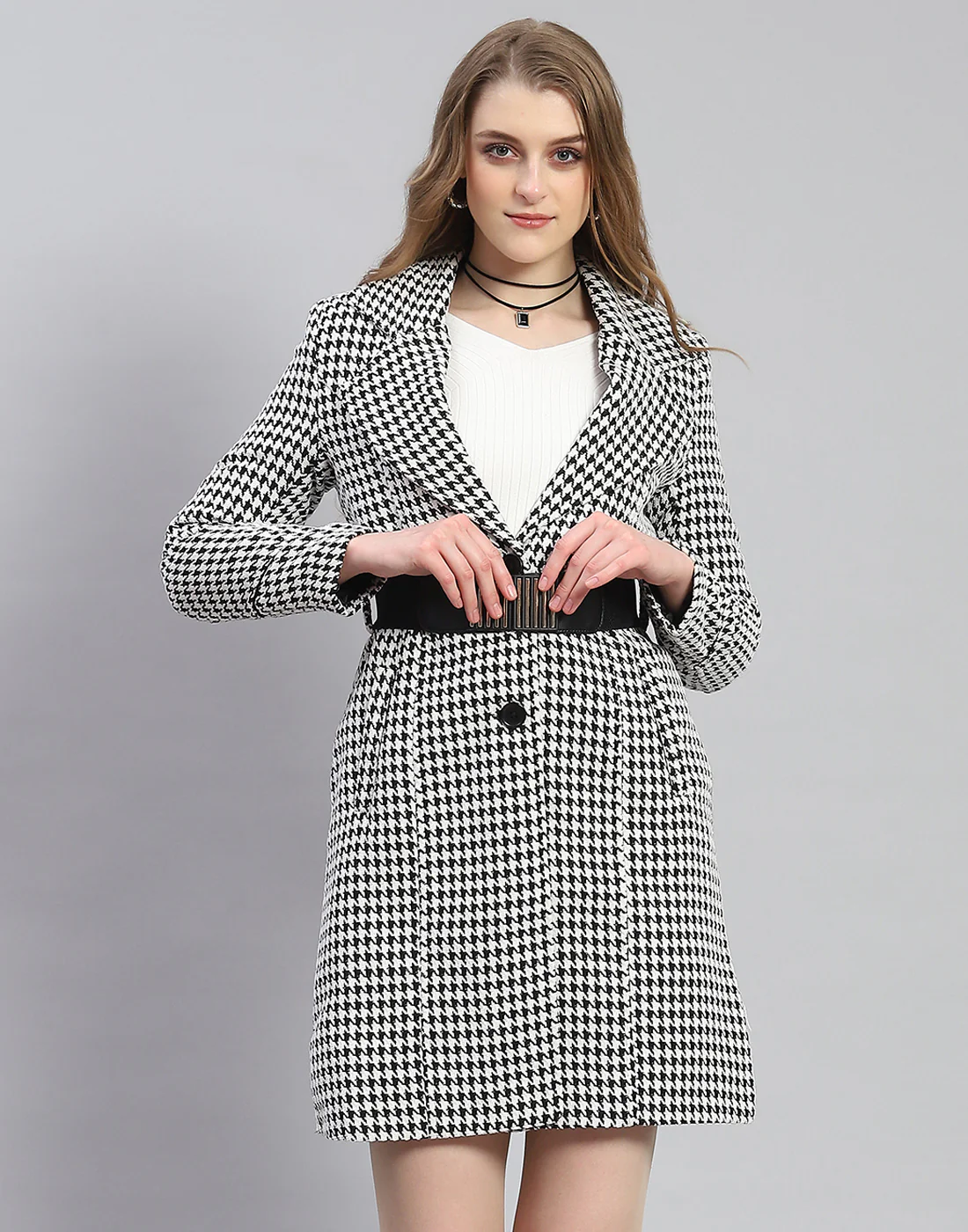 Women Black Self Design Lapel Collar Full Sleeve Coat - Image 2