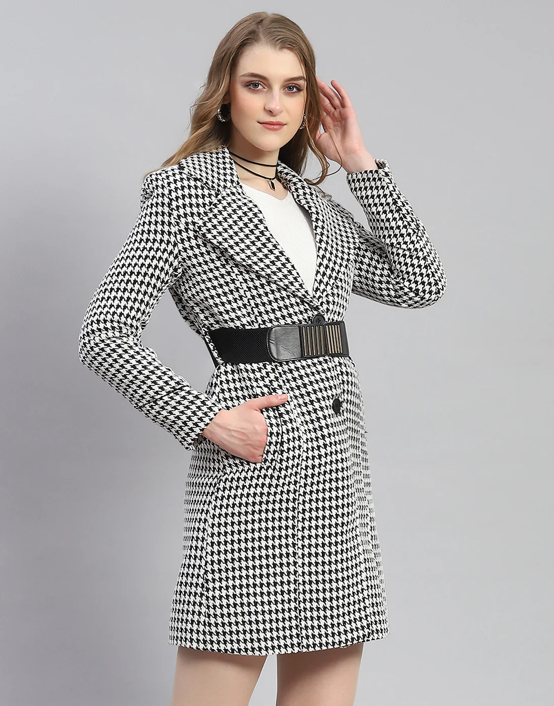 Women Black Self Design Lapel Collar Full Sleeve Coat - Image 4