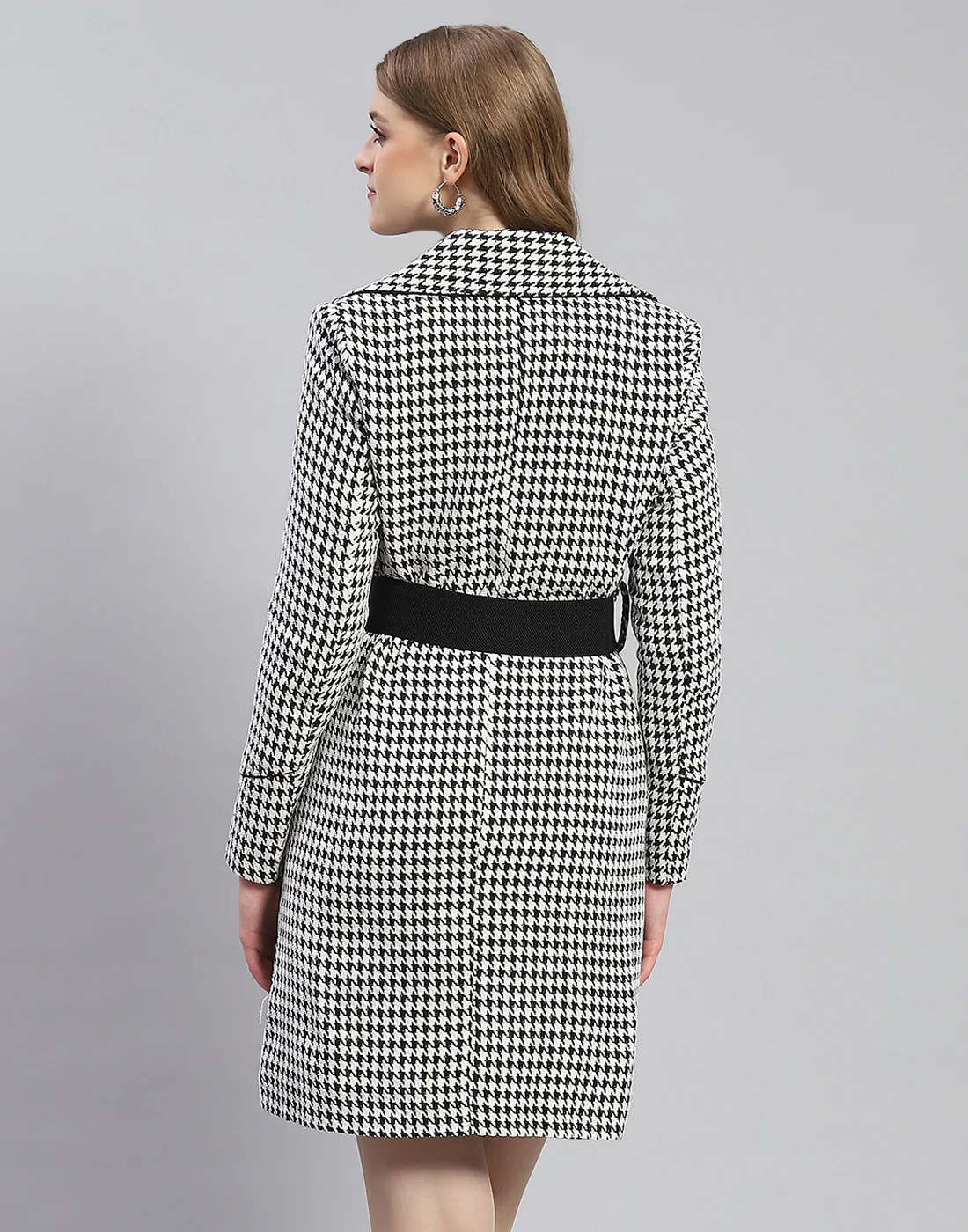 Women Black Self Design Lapel Collar Full Sleeve Coat - Image 5