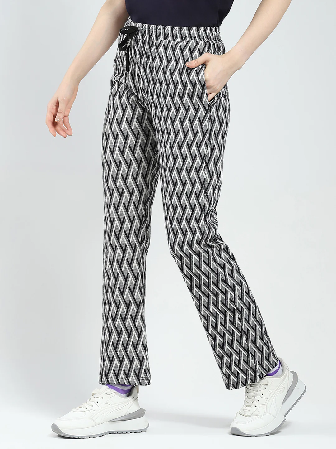 Women Black Self Design Regular Fit Lower - Image 4
