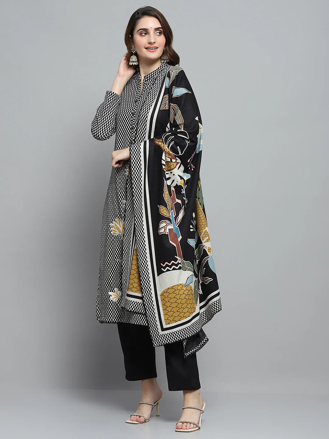 Women Black Self Design Round Neck Full Sleeve Kurti Set & Stole - Image 4