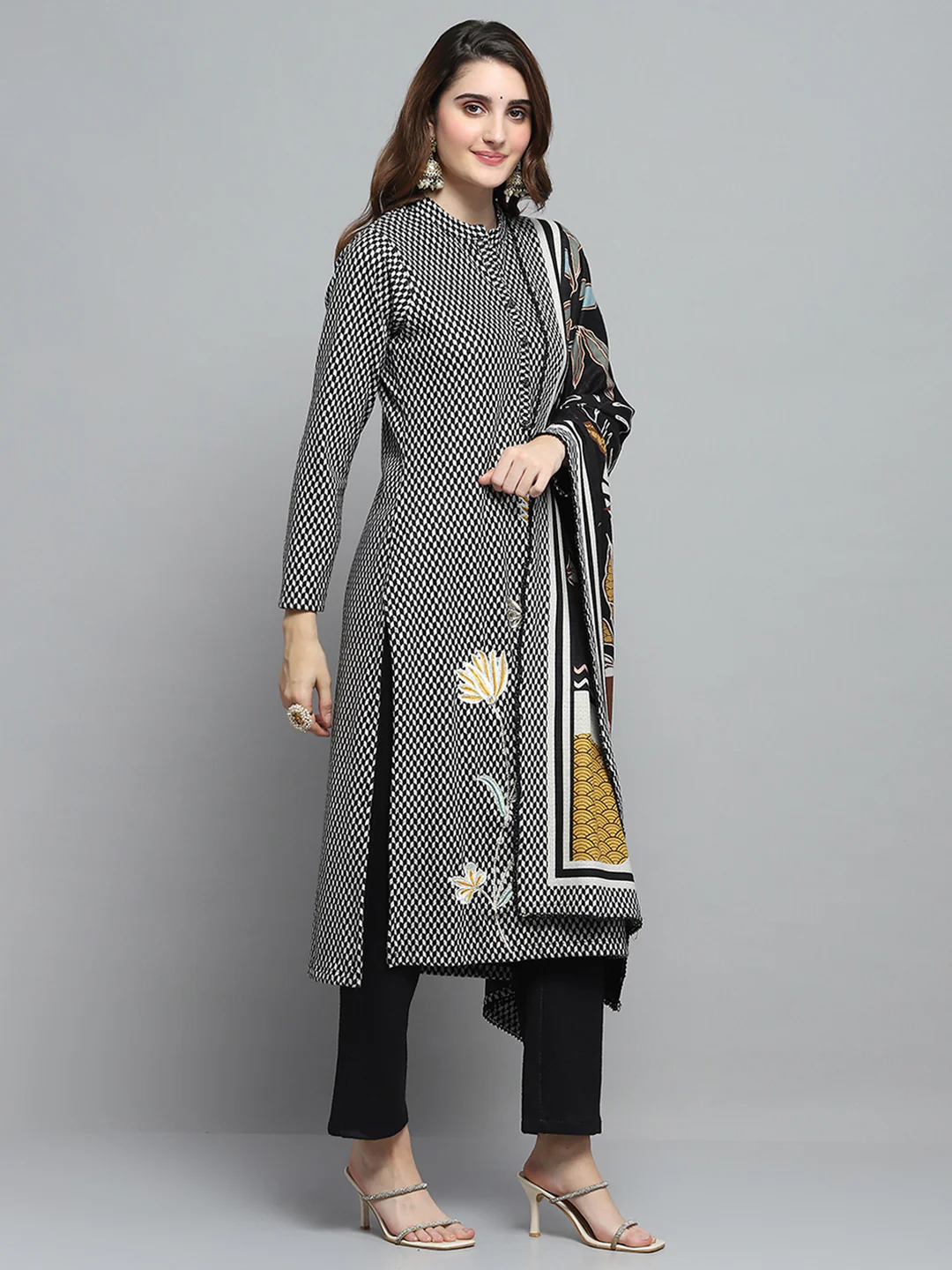 Women Black Self Design Round Neck Full Sleeve Kurti Set & Stole - Image 5