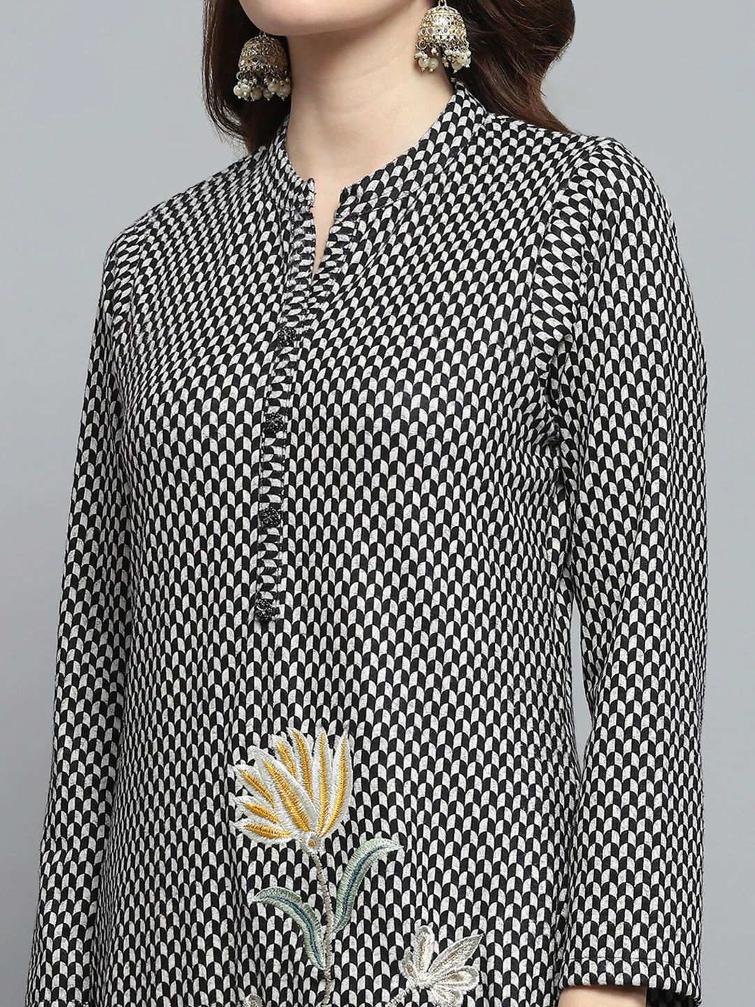 Women Black Self Design Round Neck Full Sleeve Kurti Set & Stole - Image 6