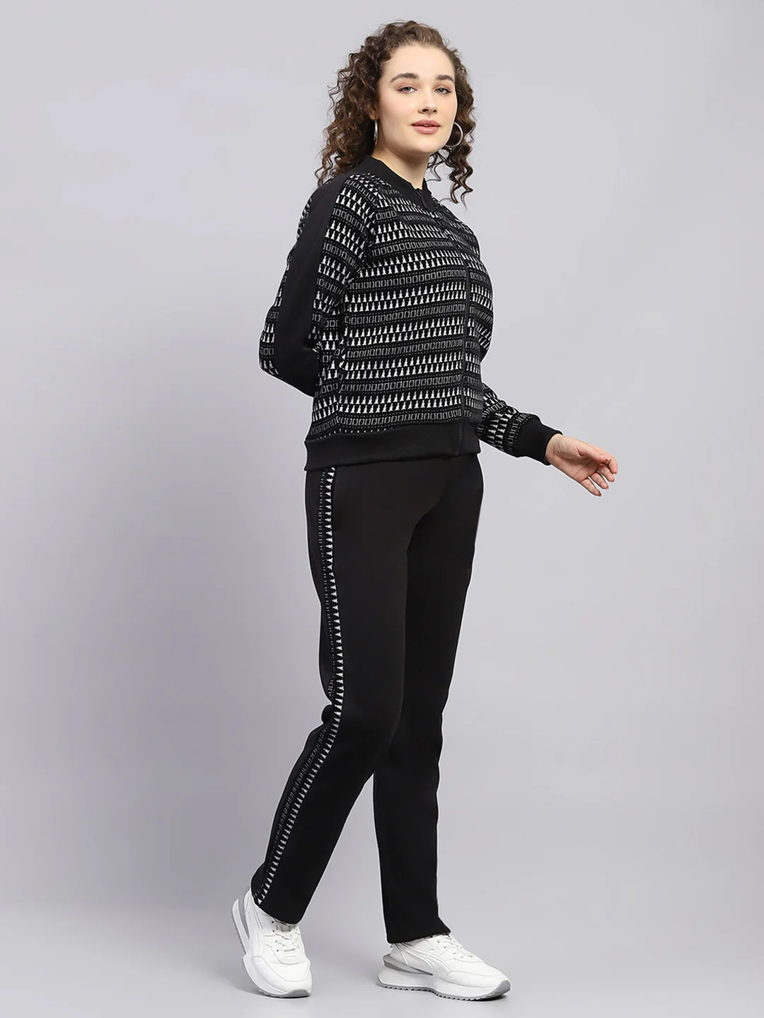 Women Black Self Design Round Neck Full Sleeve Tracksuit - Image 4