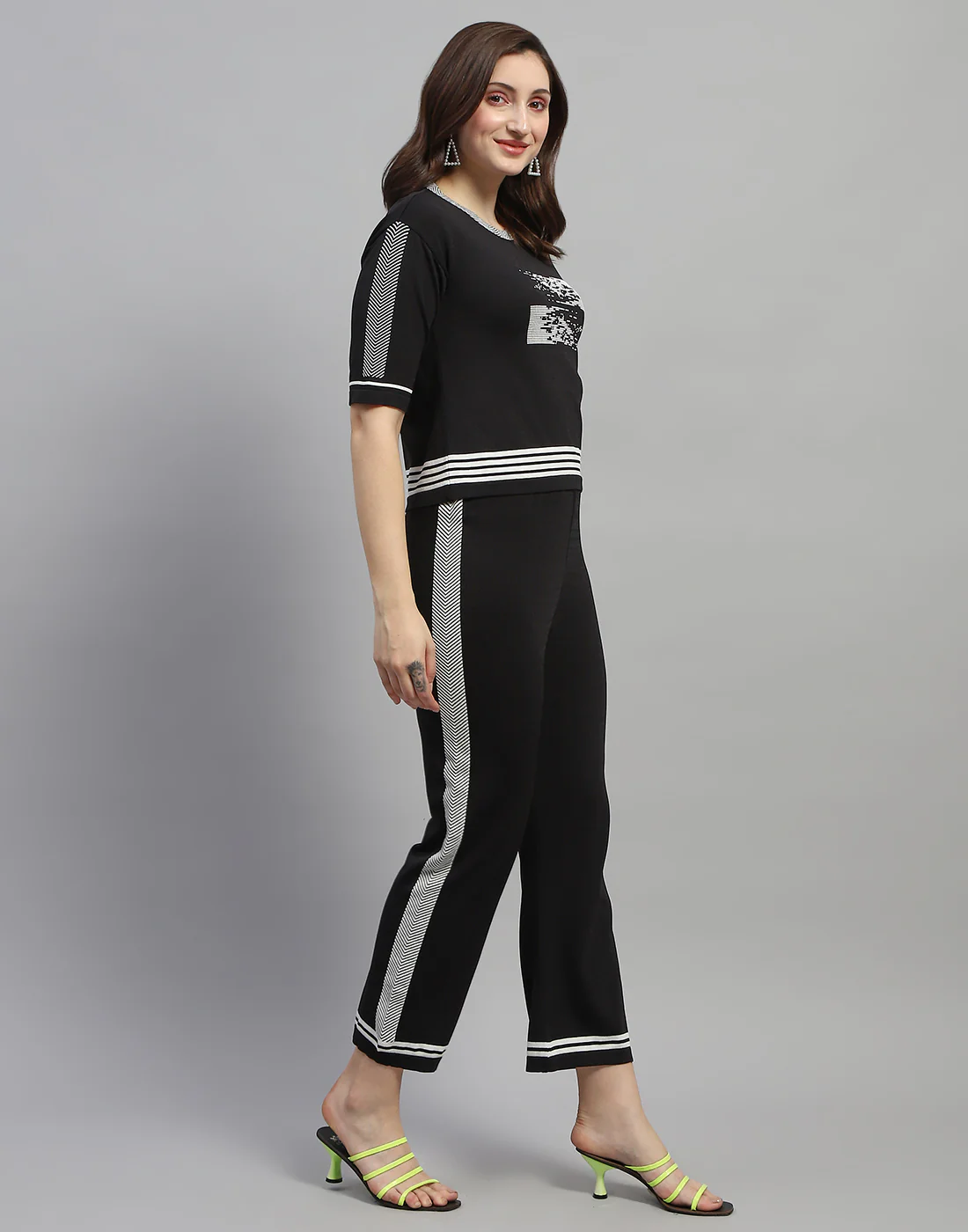 Women Black Self Design Round Neck Half Sleeve Cords Set - Image 5