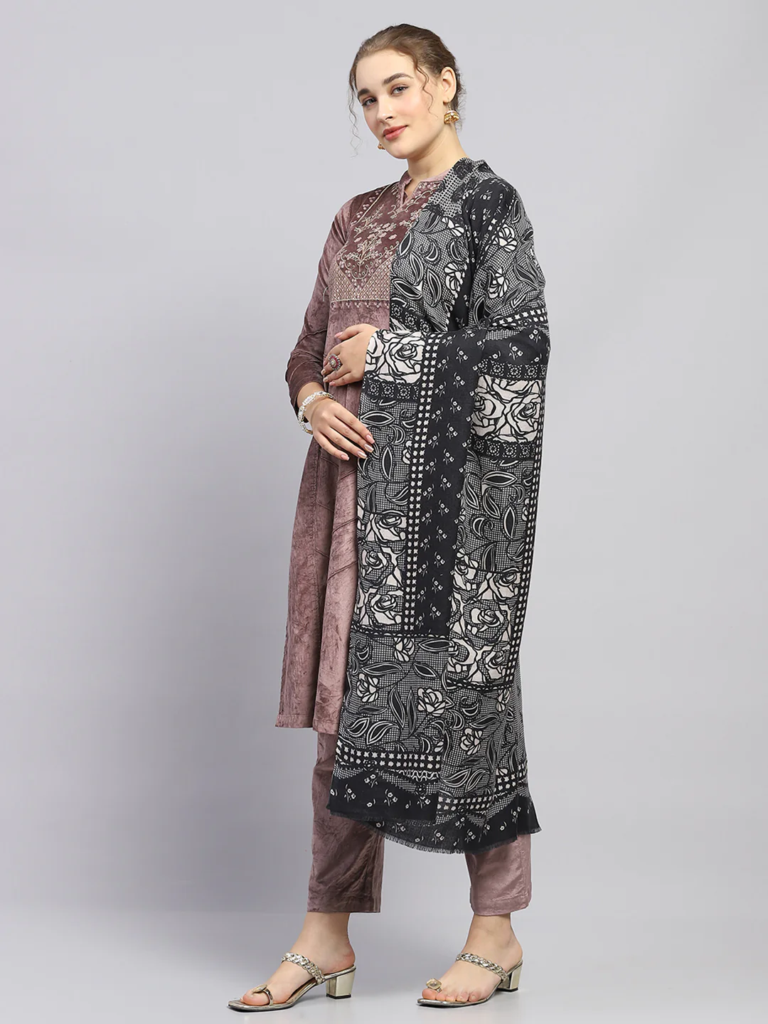 Women Black Self Design Shawl - Image 3