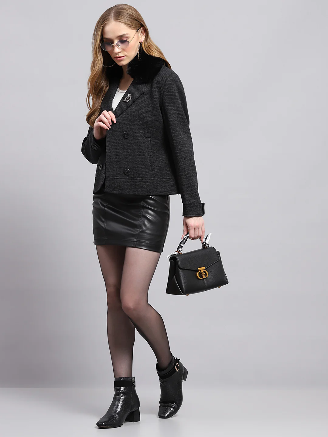 Women Black Solid Collar Full Sleeve Coat - Image 2