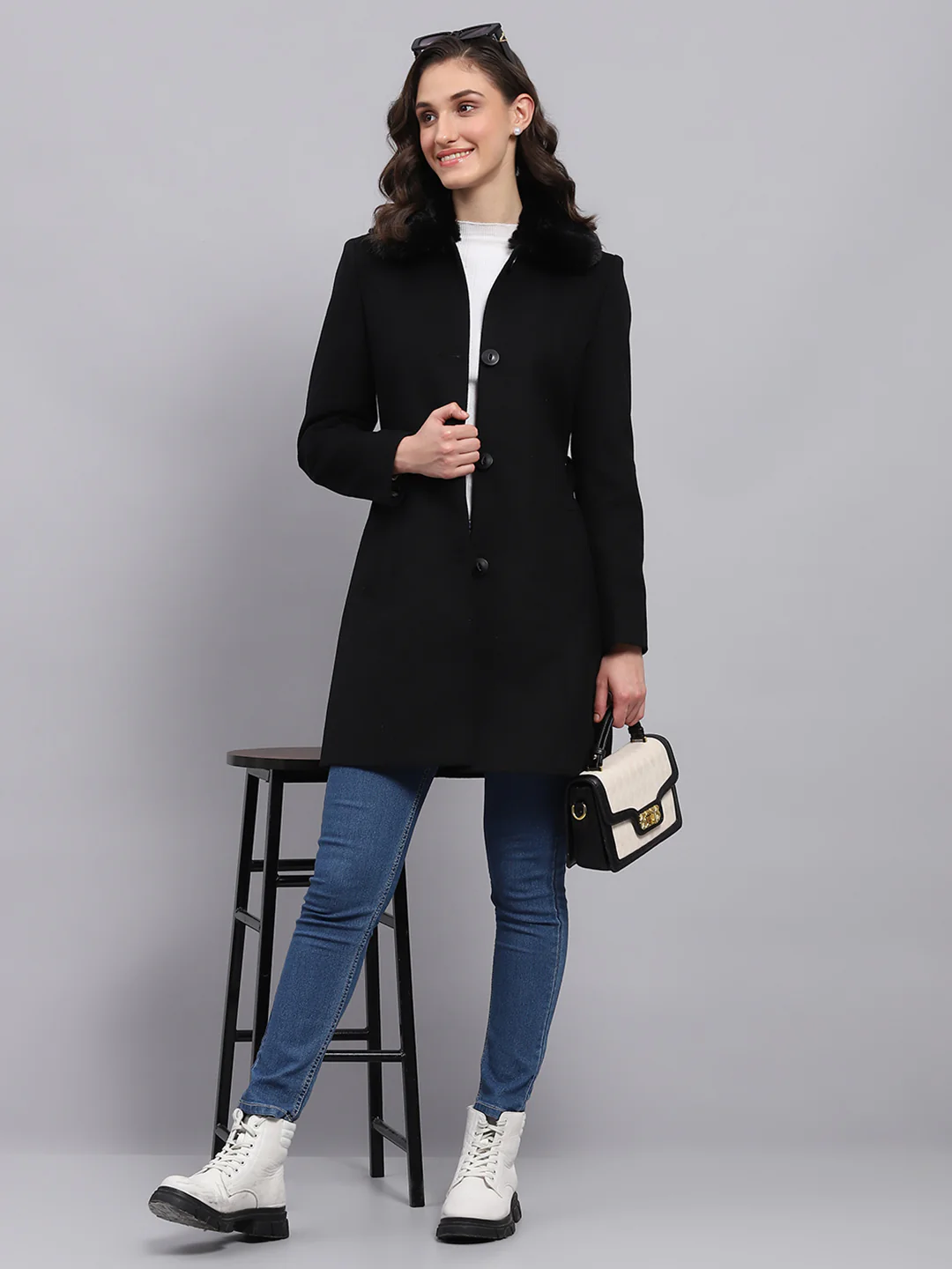 Women Black Solid Collar Full Sleeve Coat - Image 2