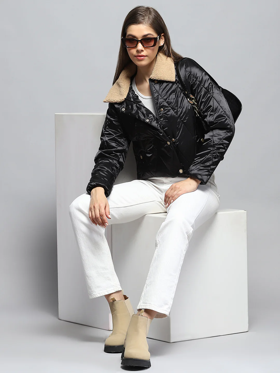 Women Black Solid Collar Full Sleeve Jacket - Image 2